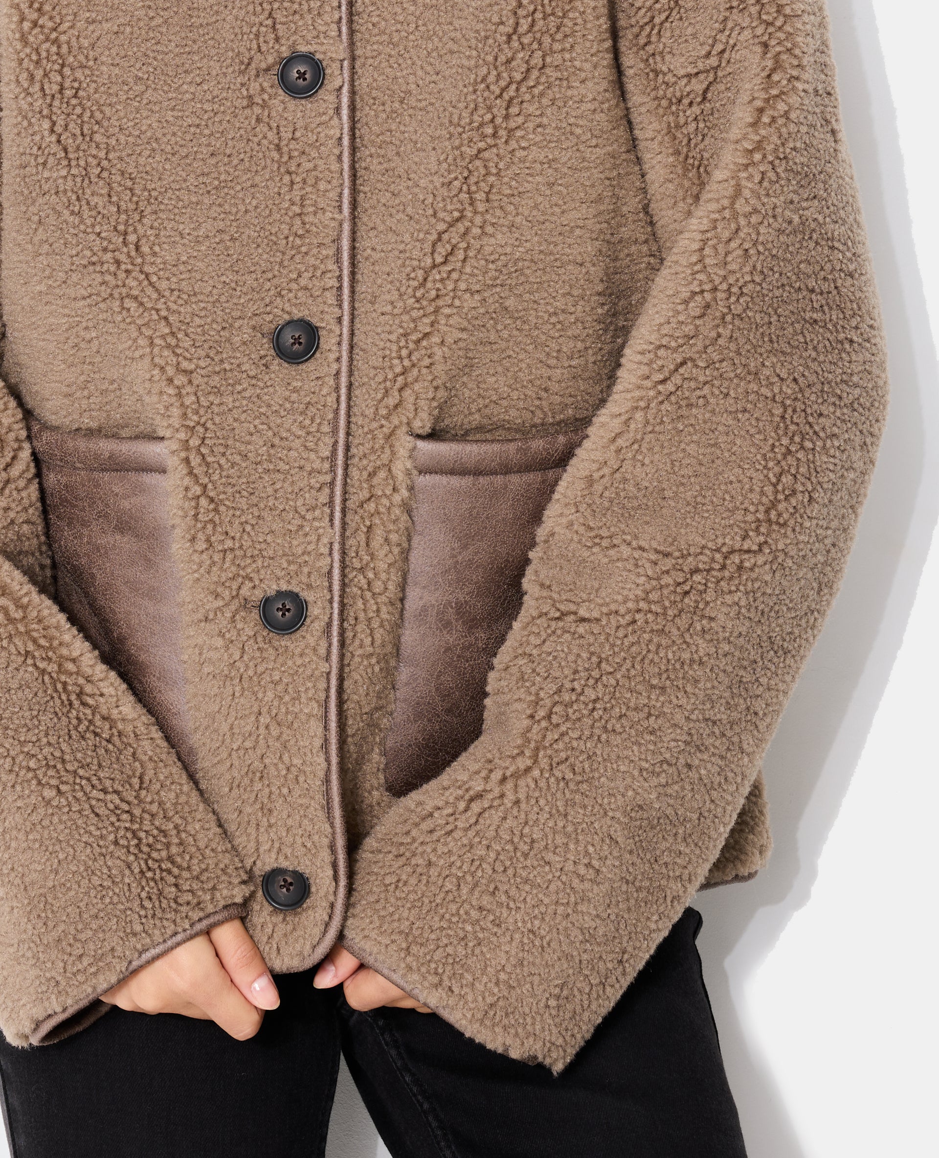Blouson en sherpa façon peau lainée