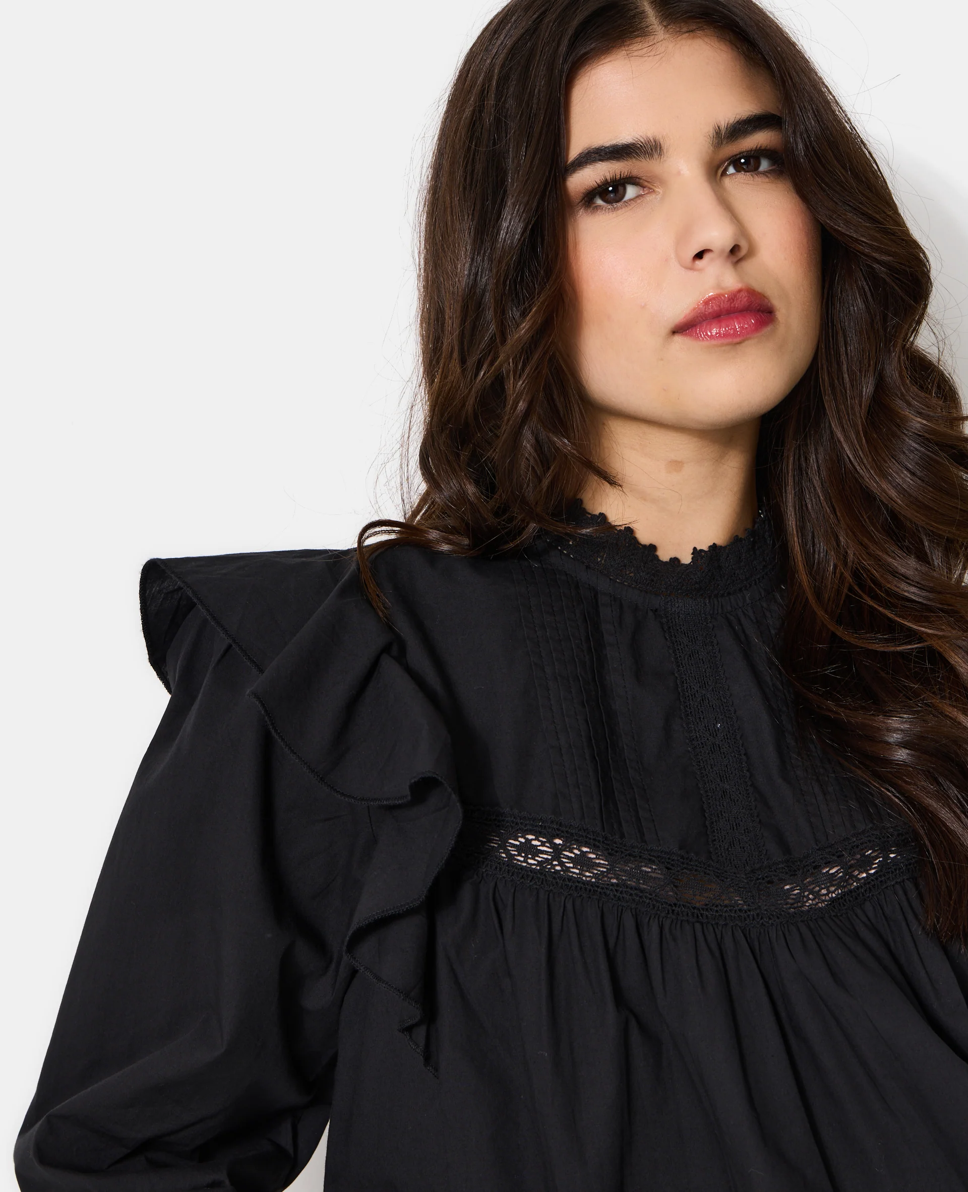 Blouse en popeline avec dentelle et volants