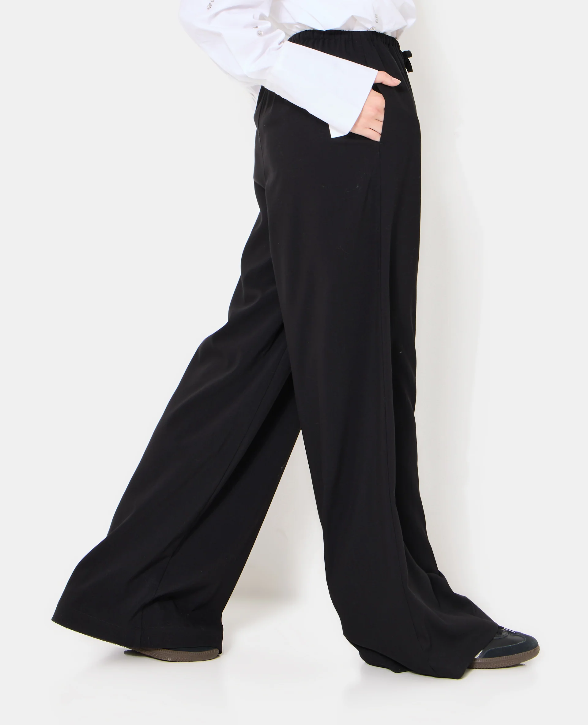 Pantalon droit et large avec lien coulissé