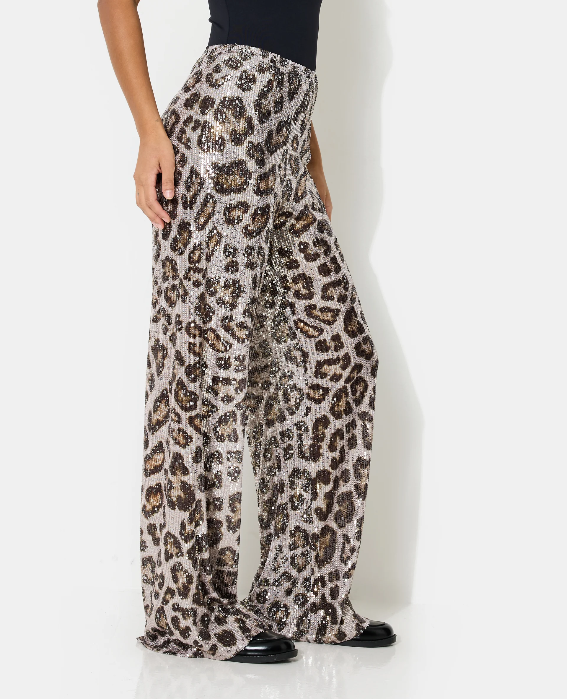 Pantalon droit motif léopard avec sequins