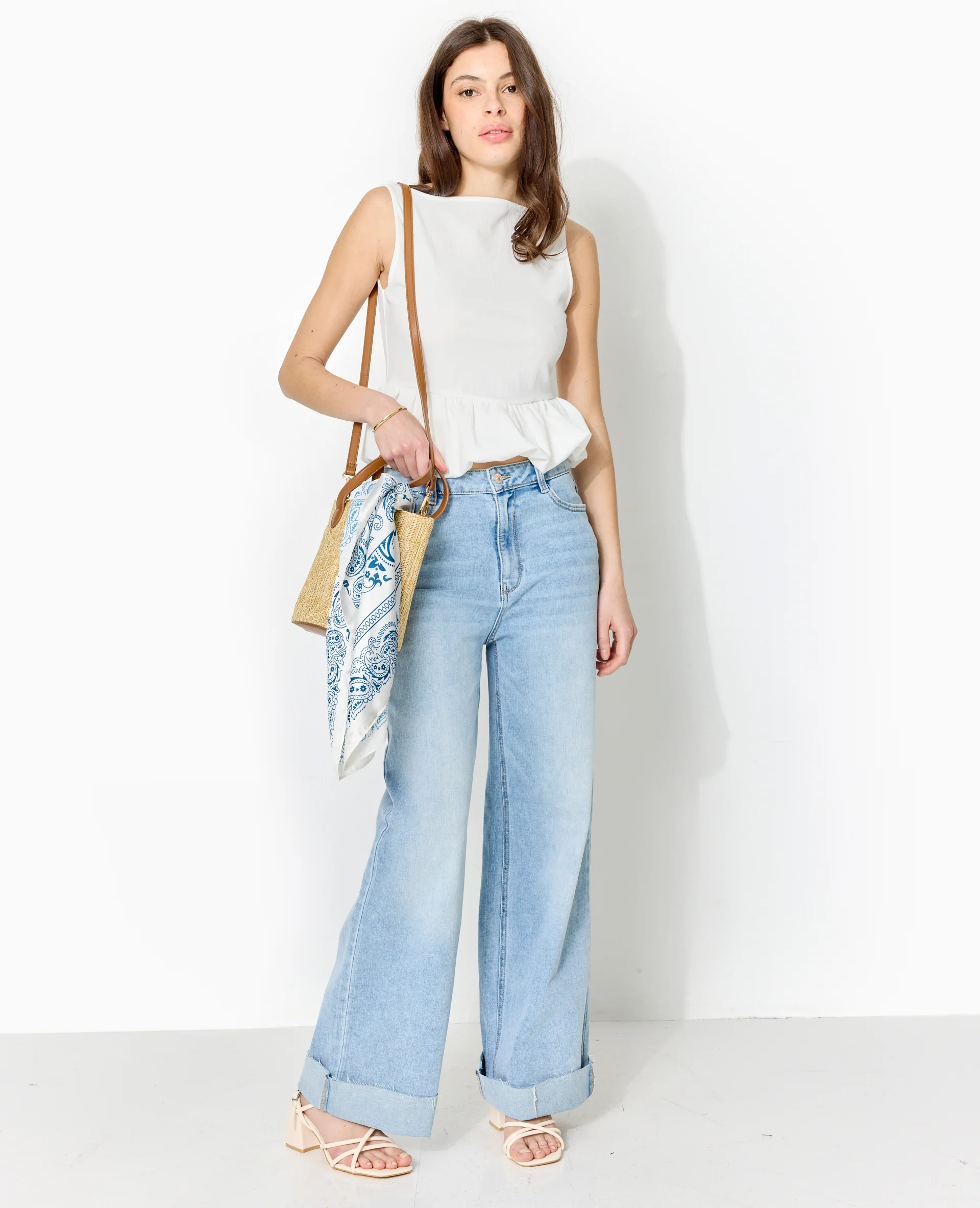 Top empiècement boule avec dos dégagé