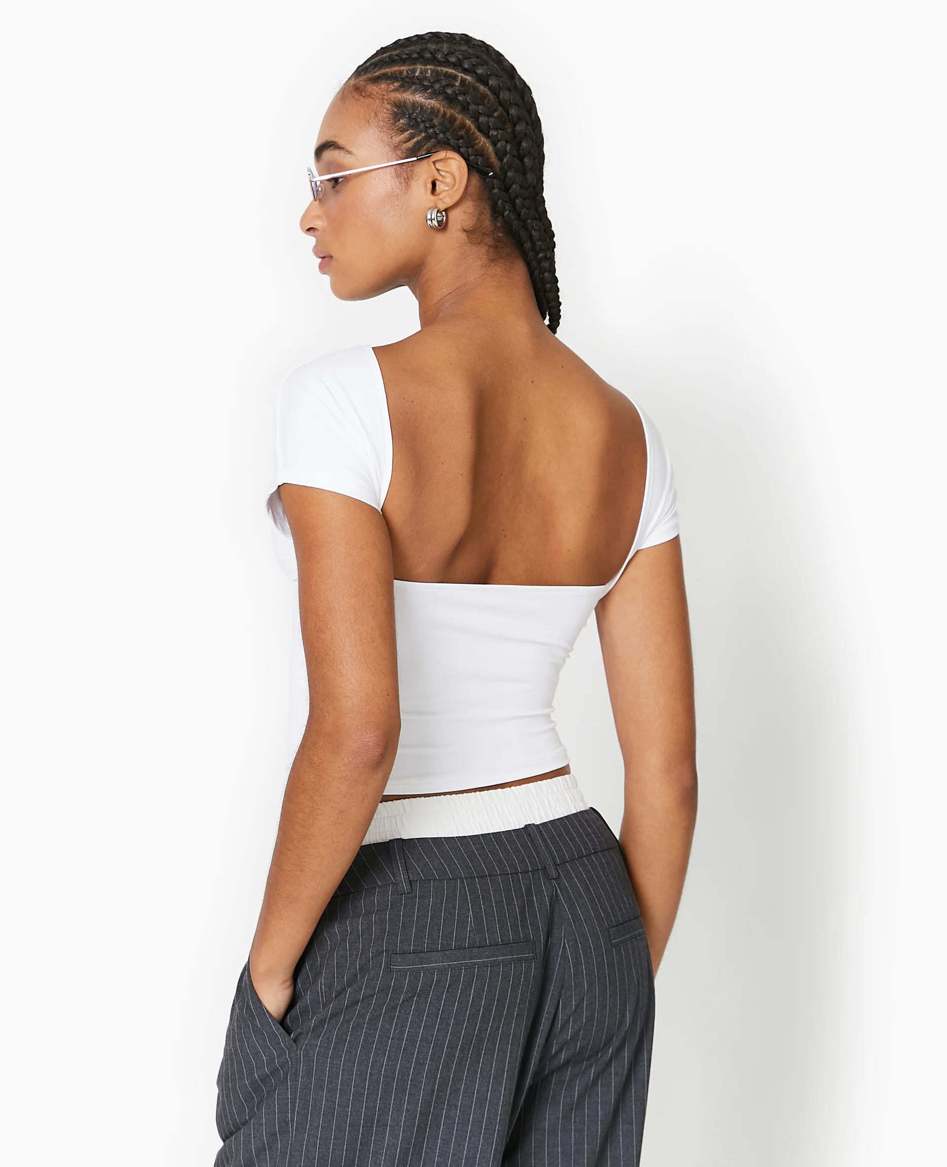 Top court dos ouvert