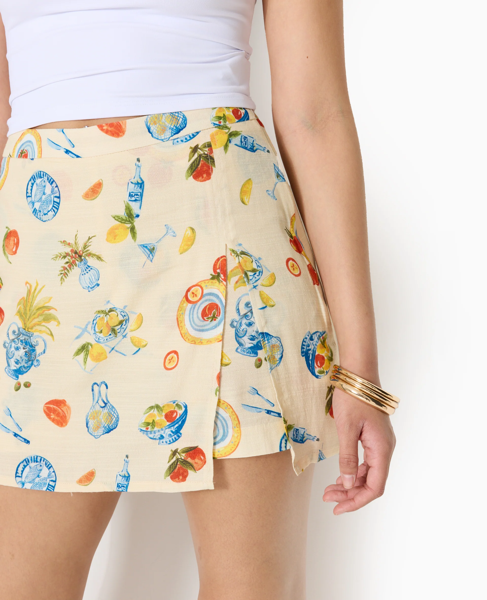 Jupe-short en tissu fluide motif fruits