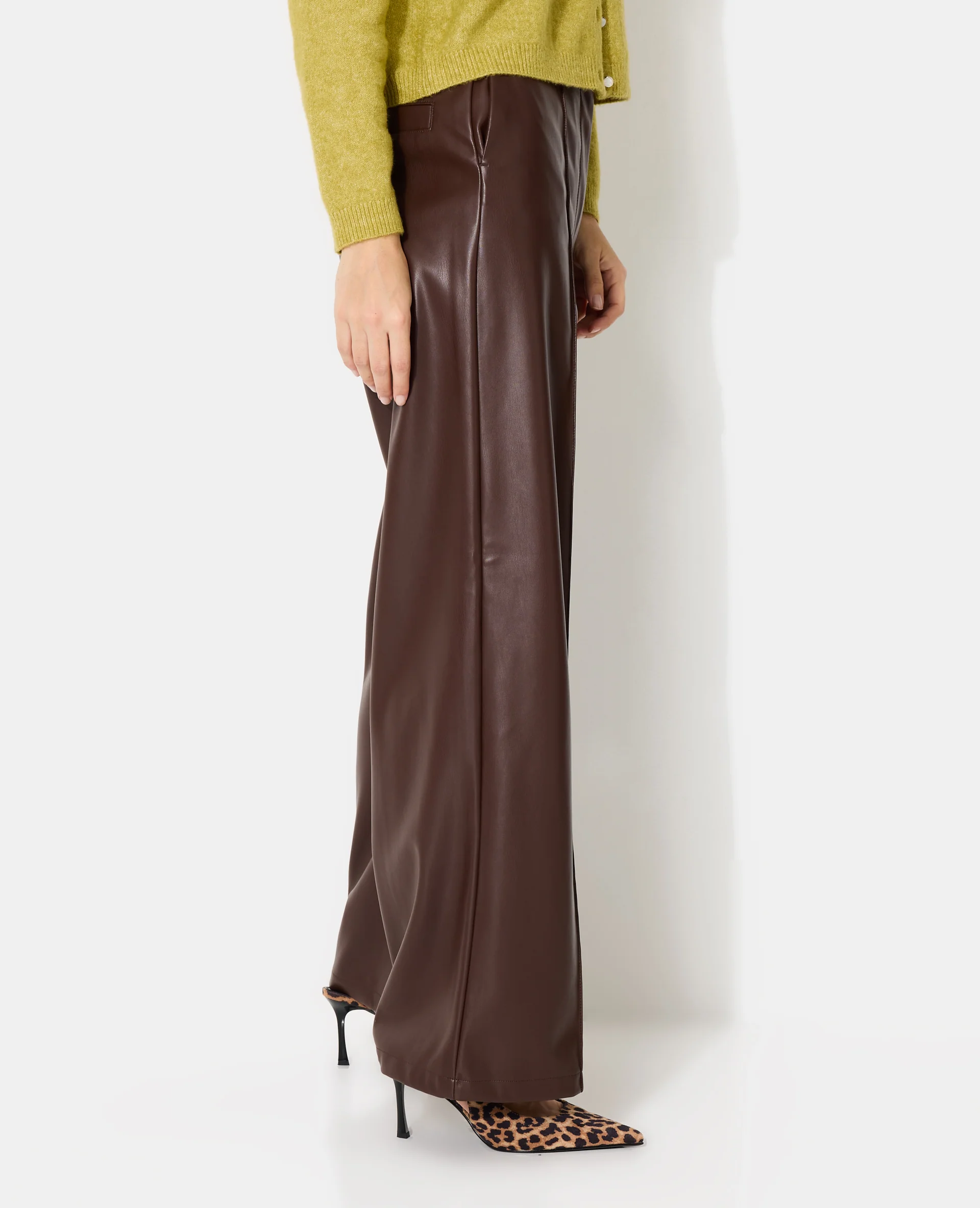 Pantalon droit en simili avec sur piqûres