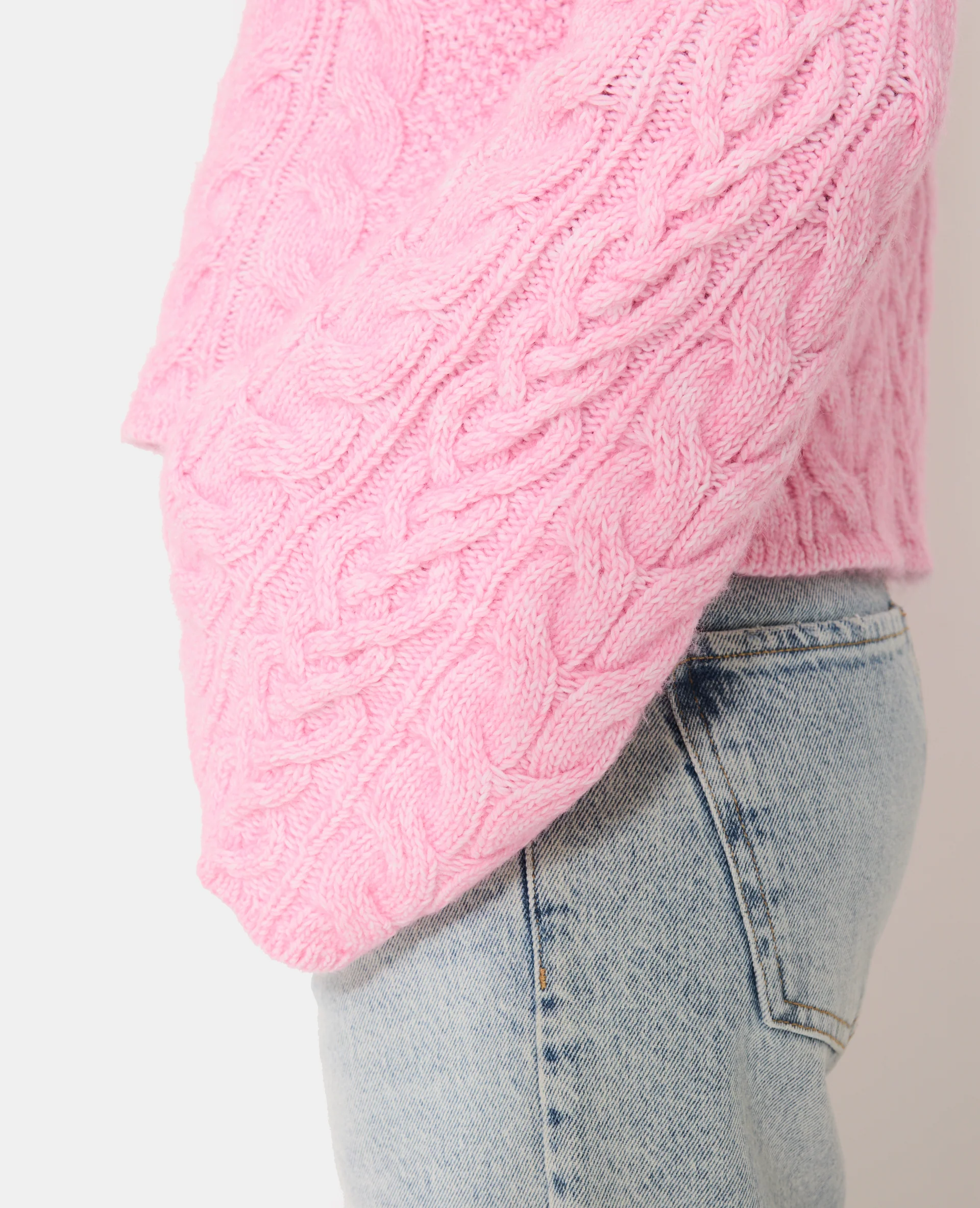 Pull en maille torsadée avec manches flare