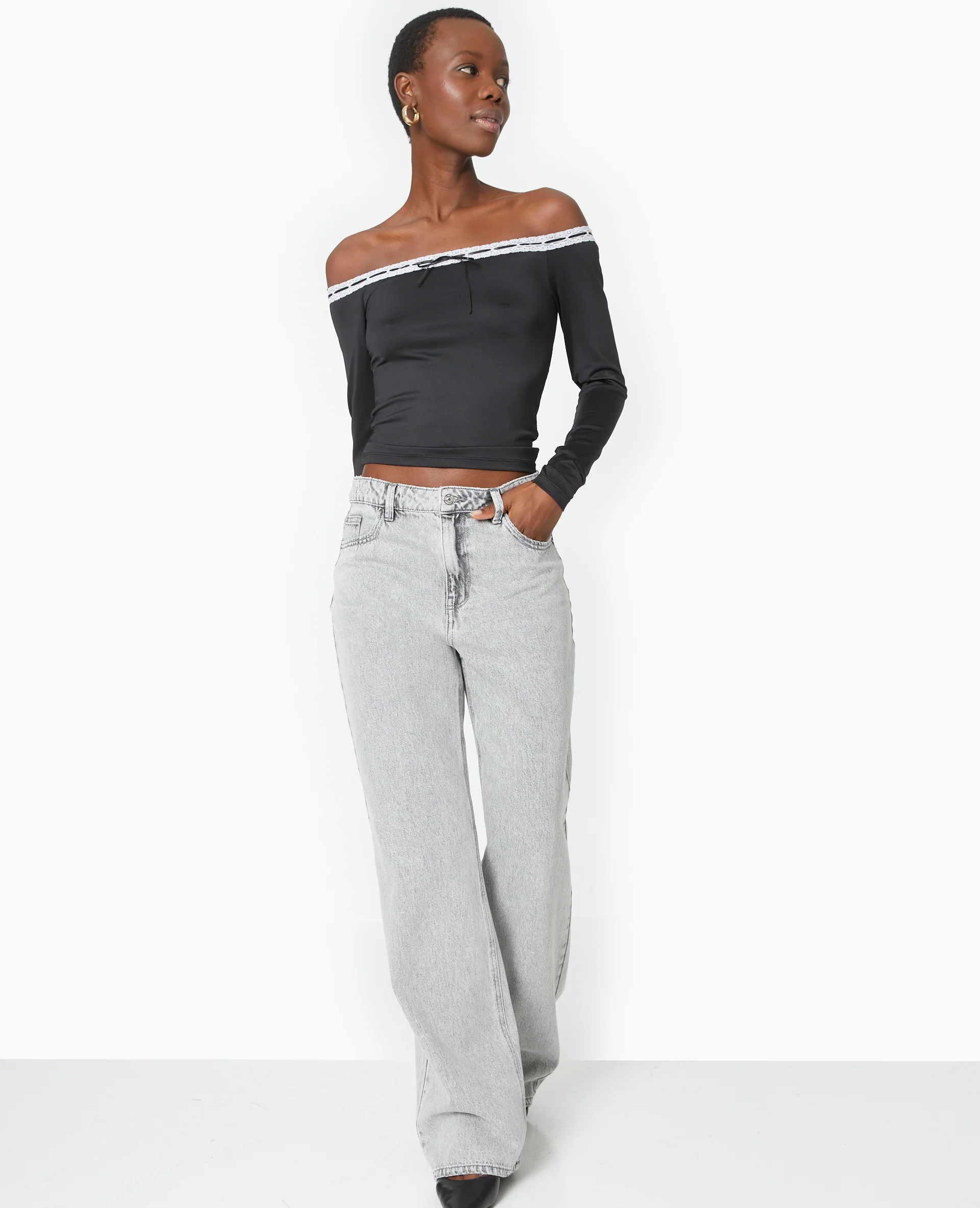 Top encolure Bardot avec noeud contrasté