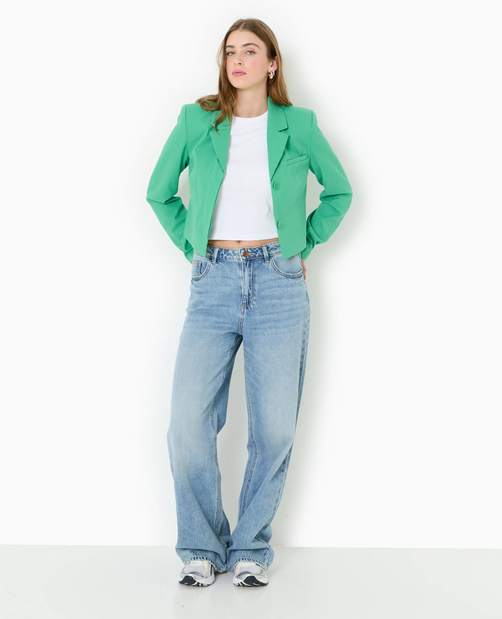 Veste courte avec boutons sous patte