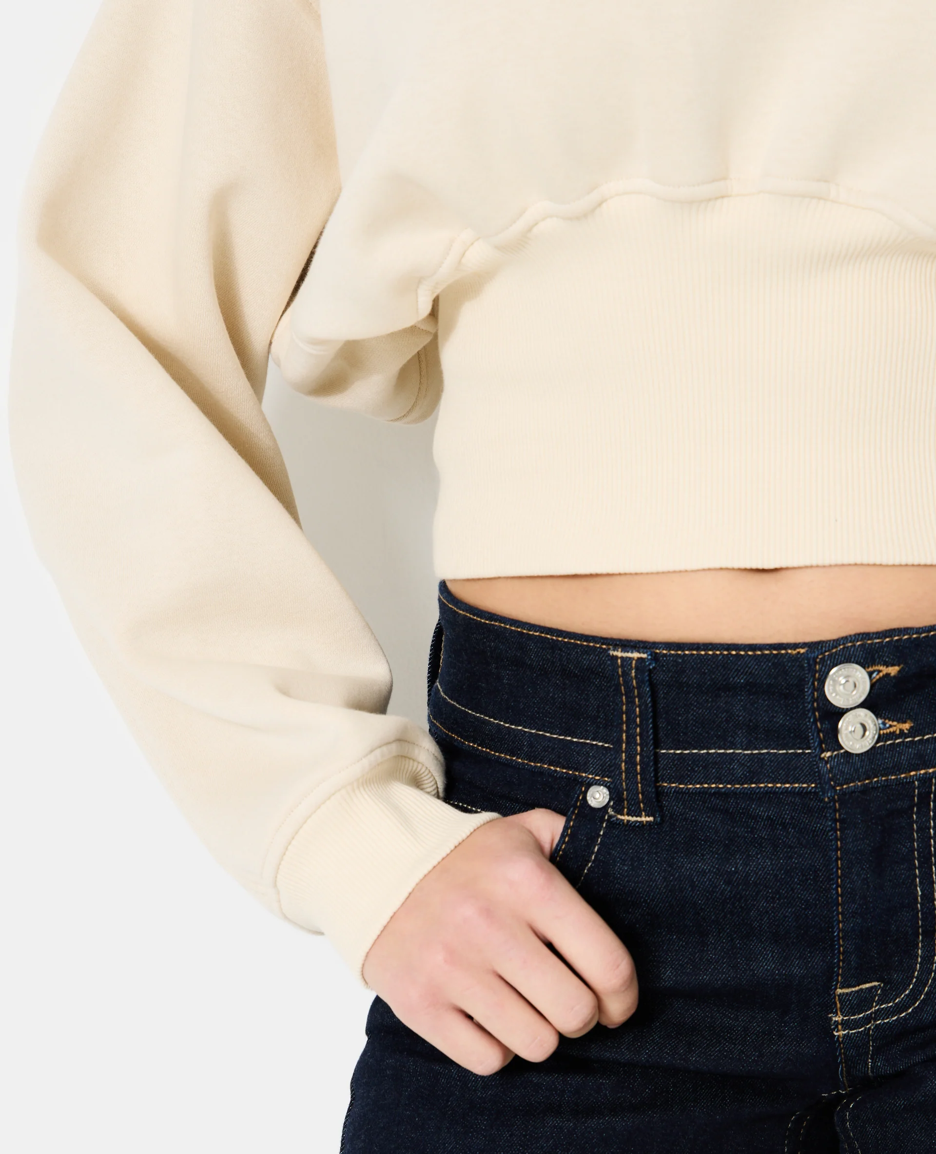 Sweat court avec bord-côtes large