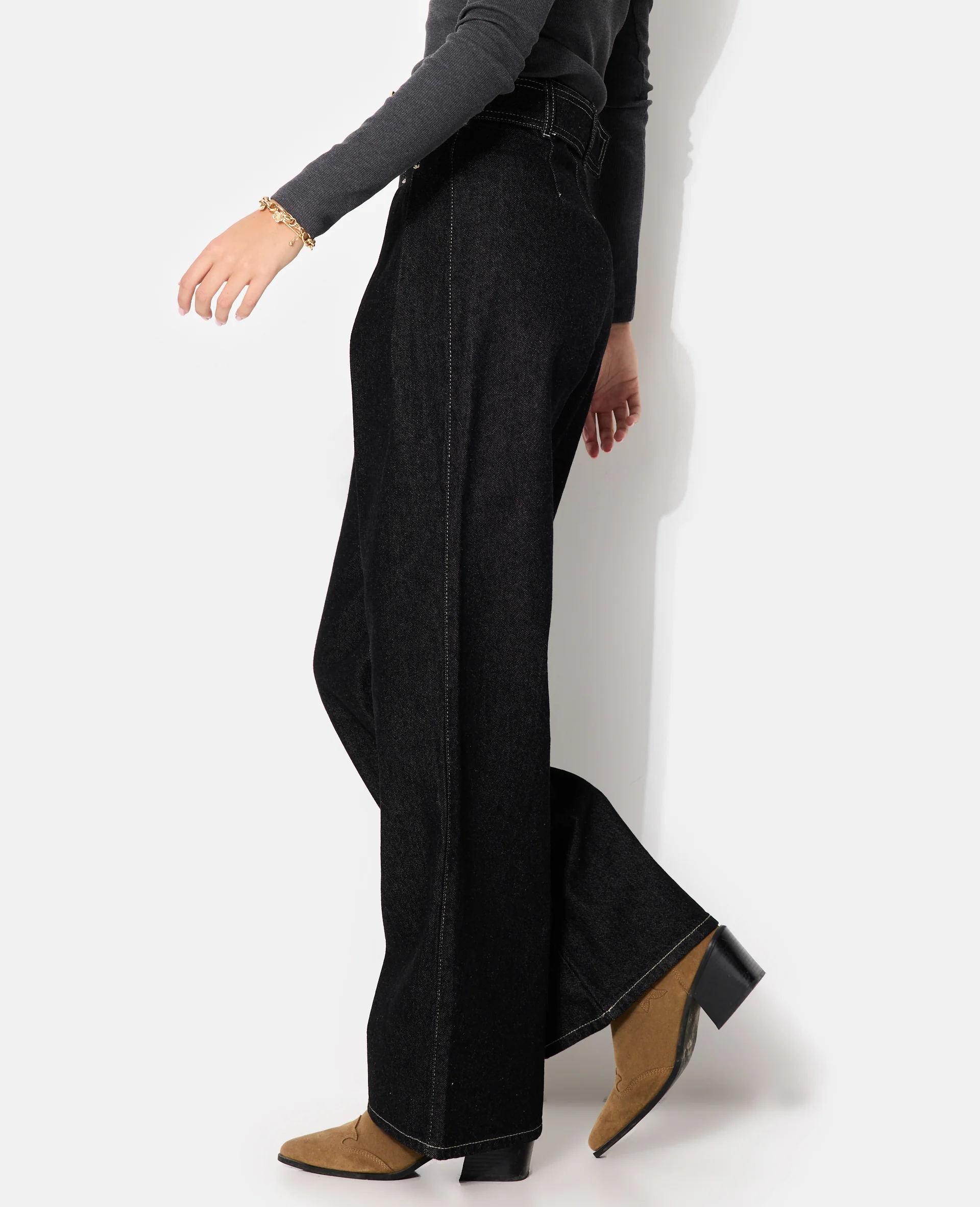 Jean wide taille haute avec ceinture et boucle