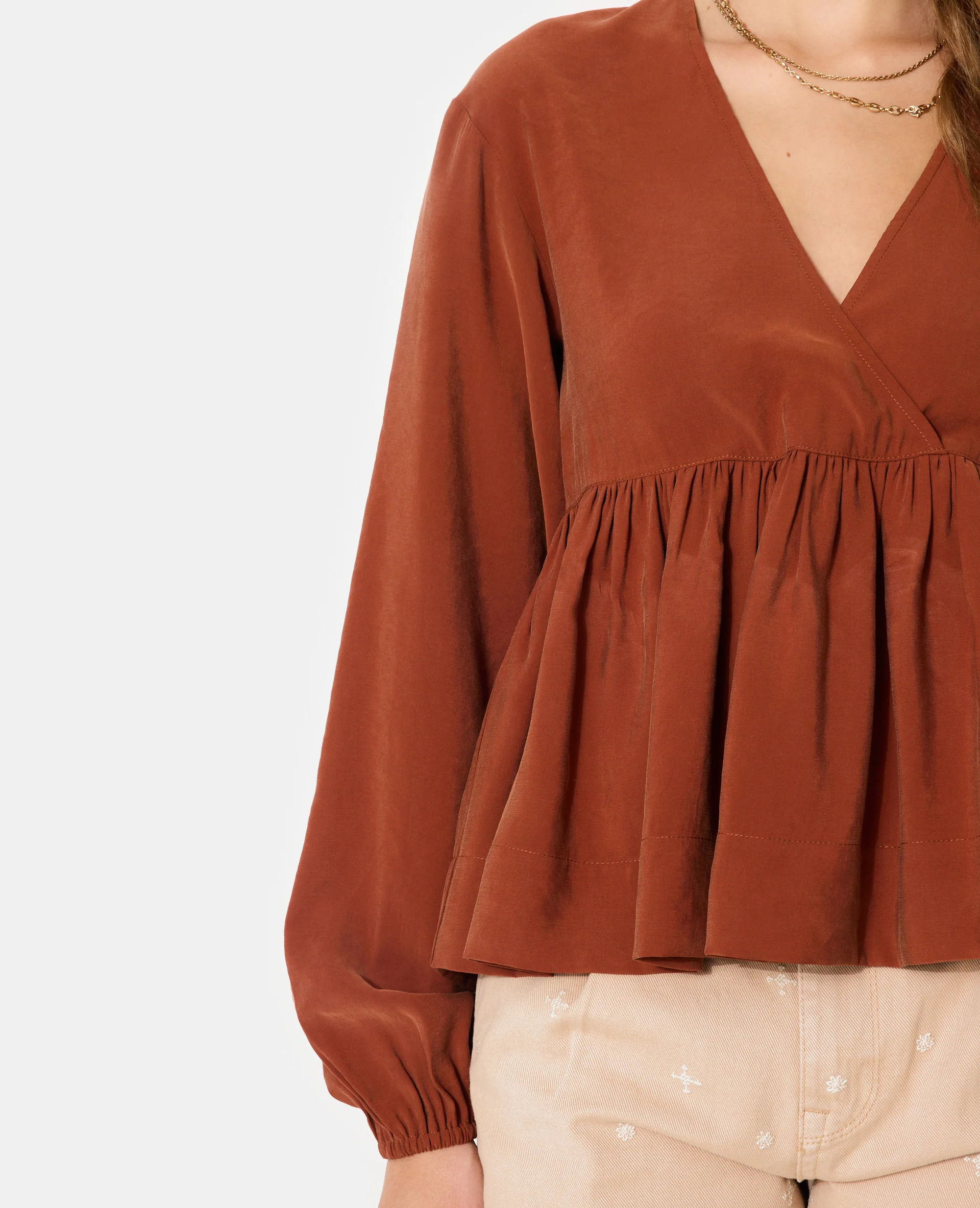 Blouse cache-coeur en tissu effet peau de pêche