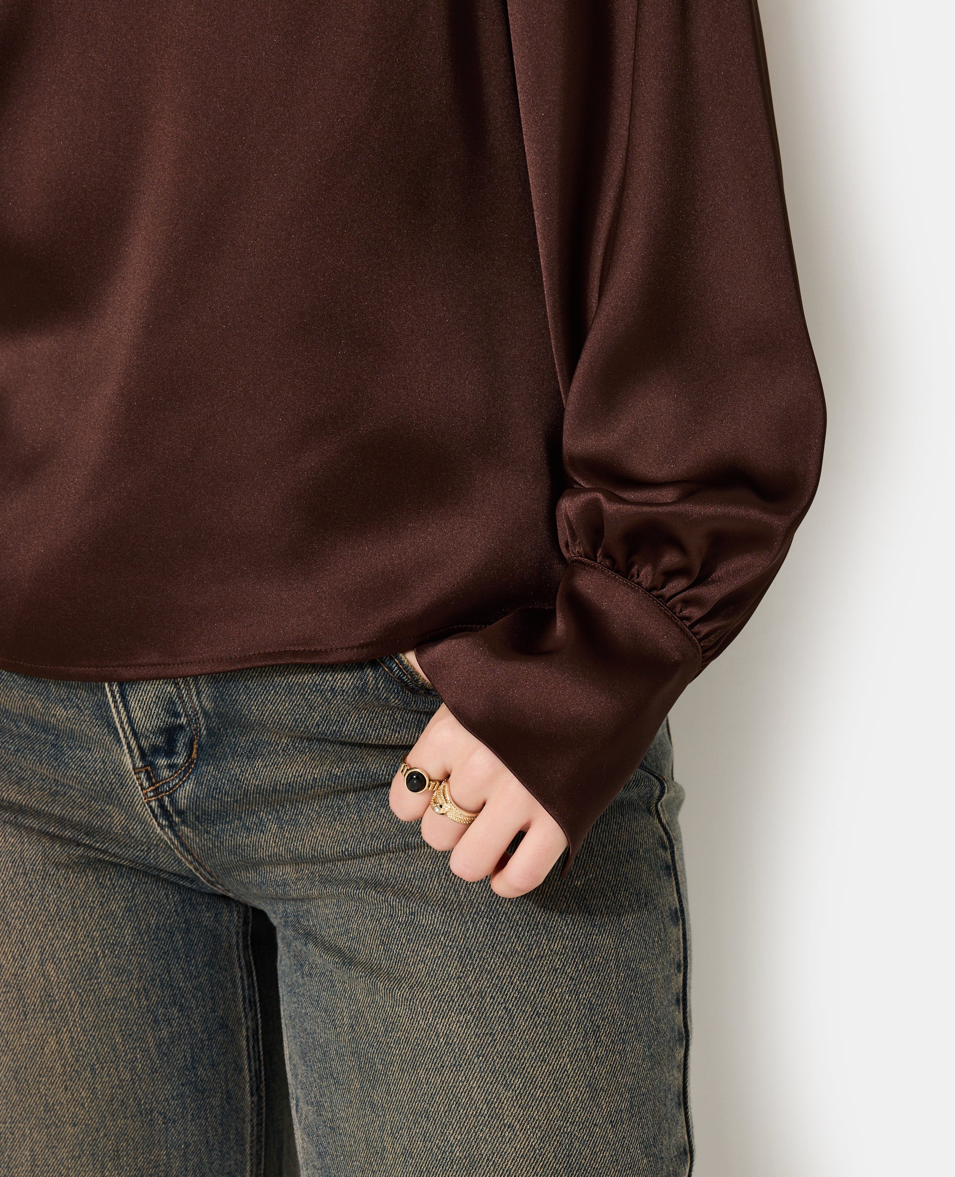 Blouse en satin avec dos dégagé