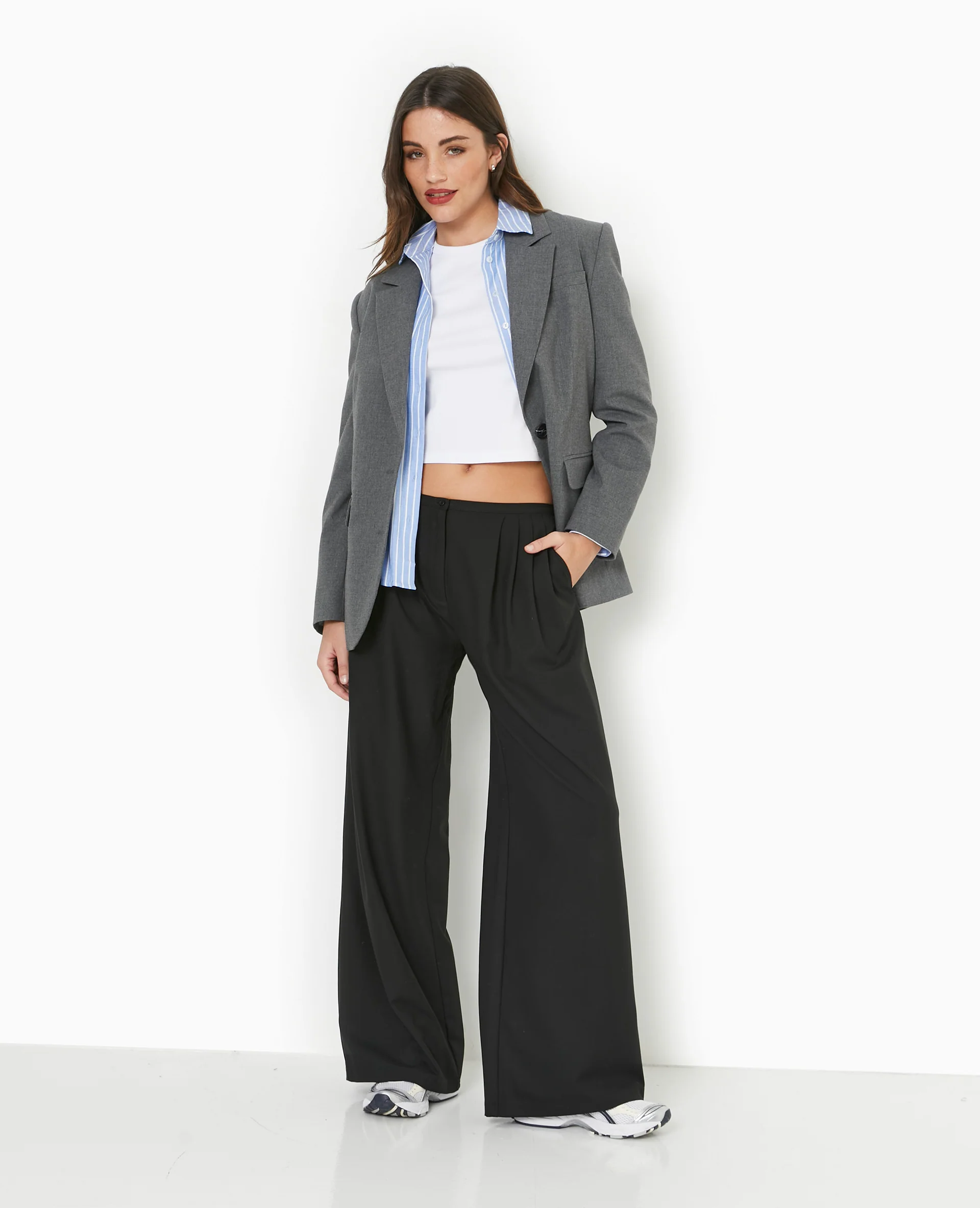 Pantalon large et droit avec pinces