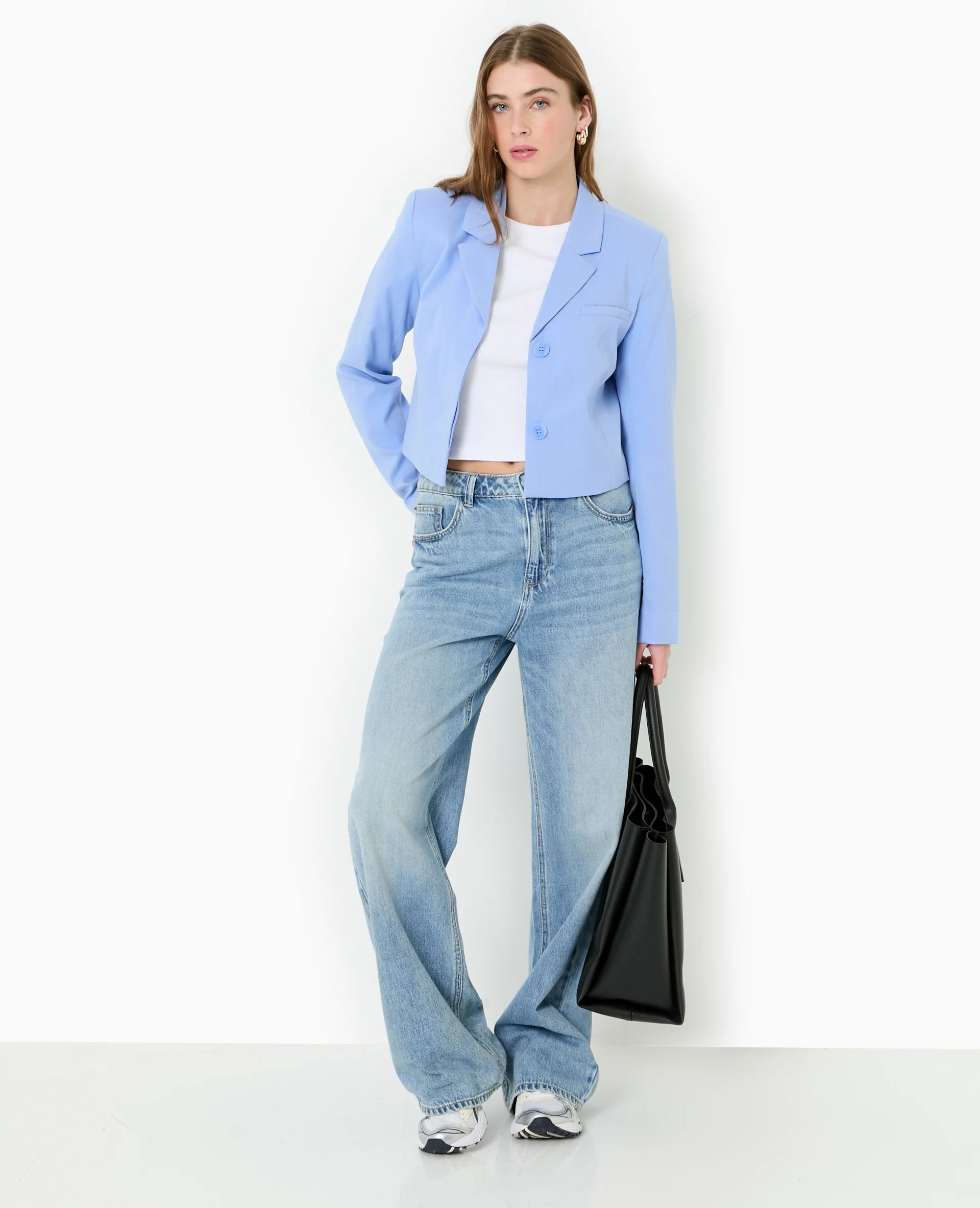 Veste courte avec boutons sous patte