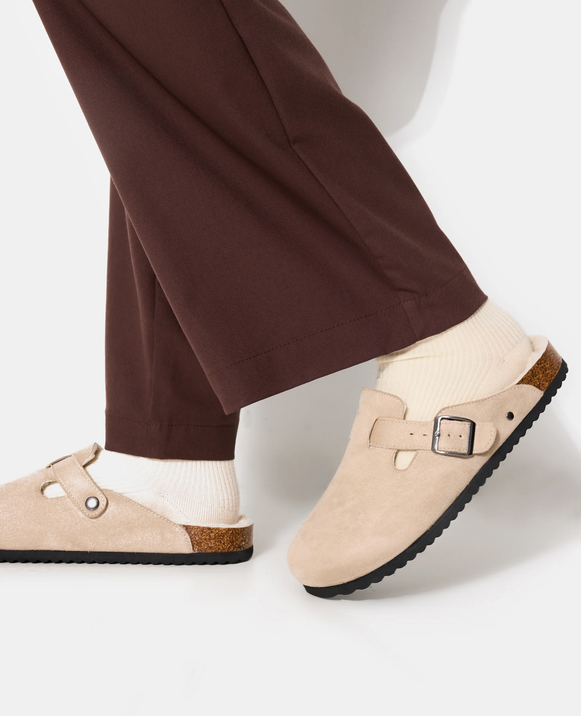 Mules sabots en suédine avec bride et sherpa