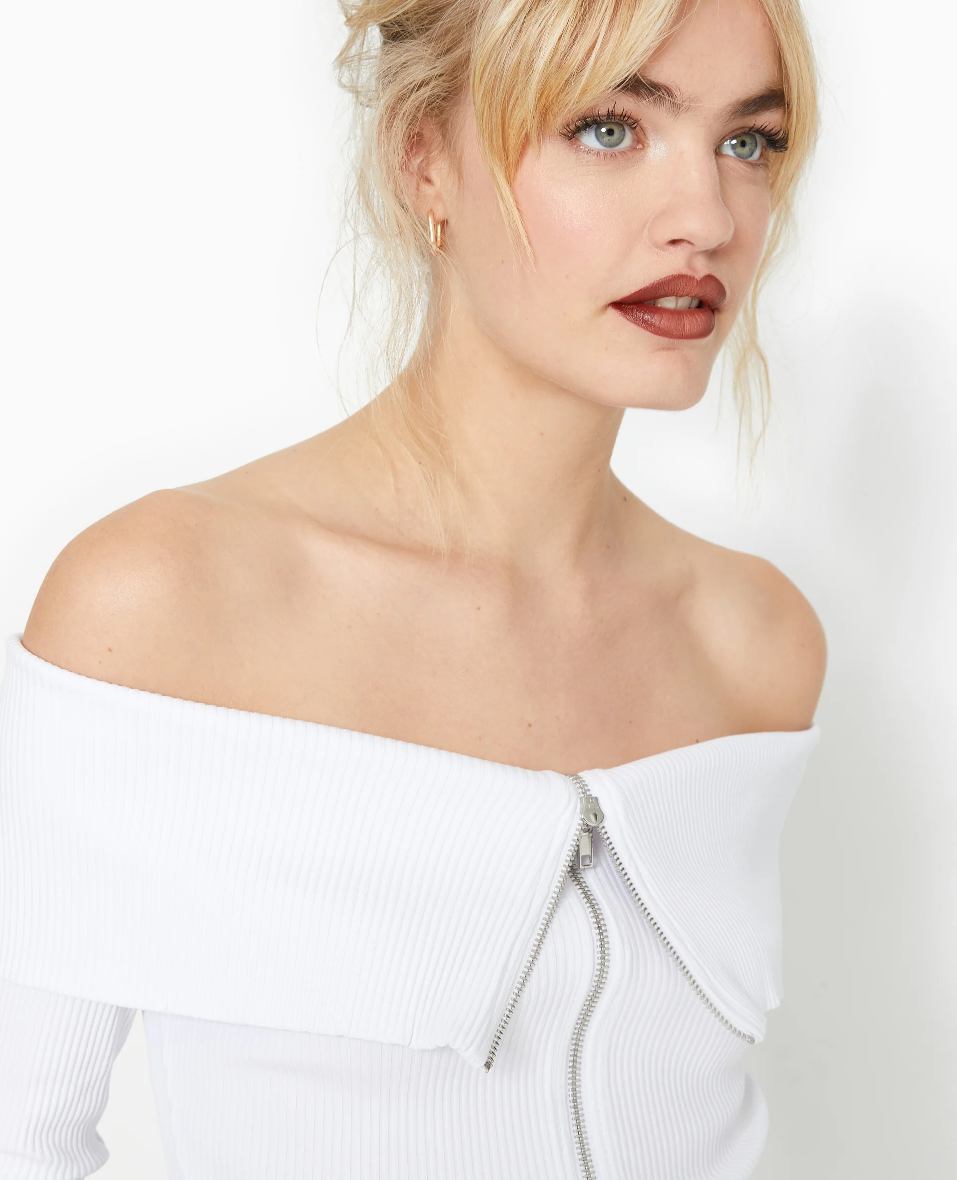 Top zippé encolure Bardot