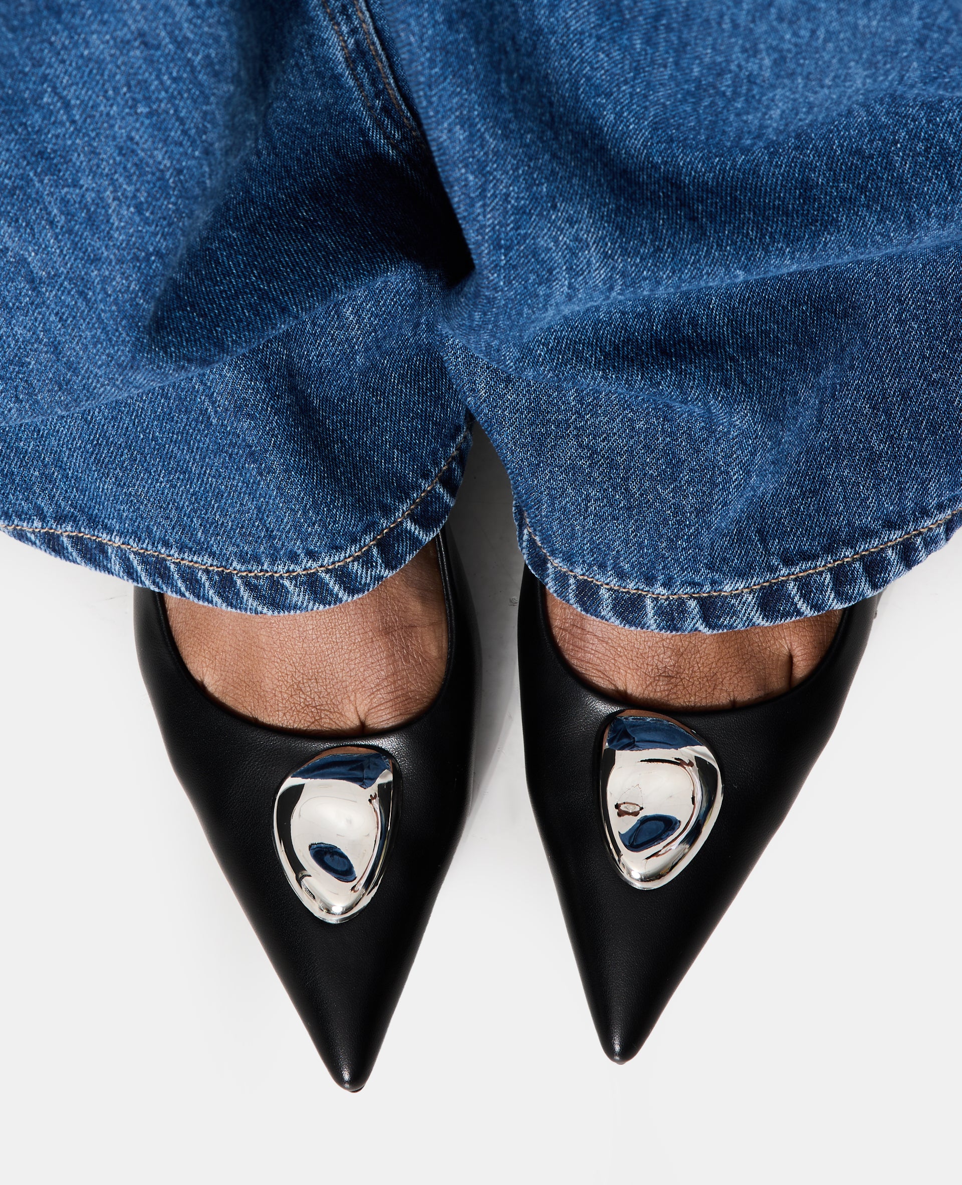 Escarpins pointus avec détail bijou