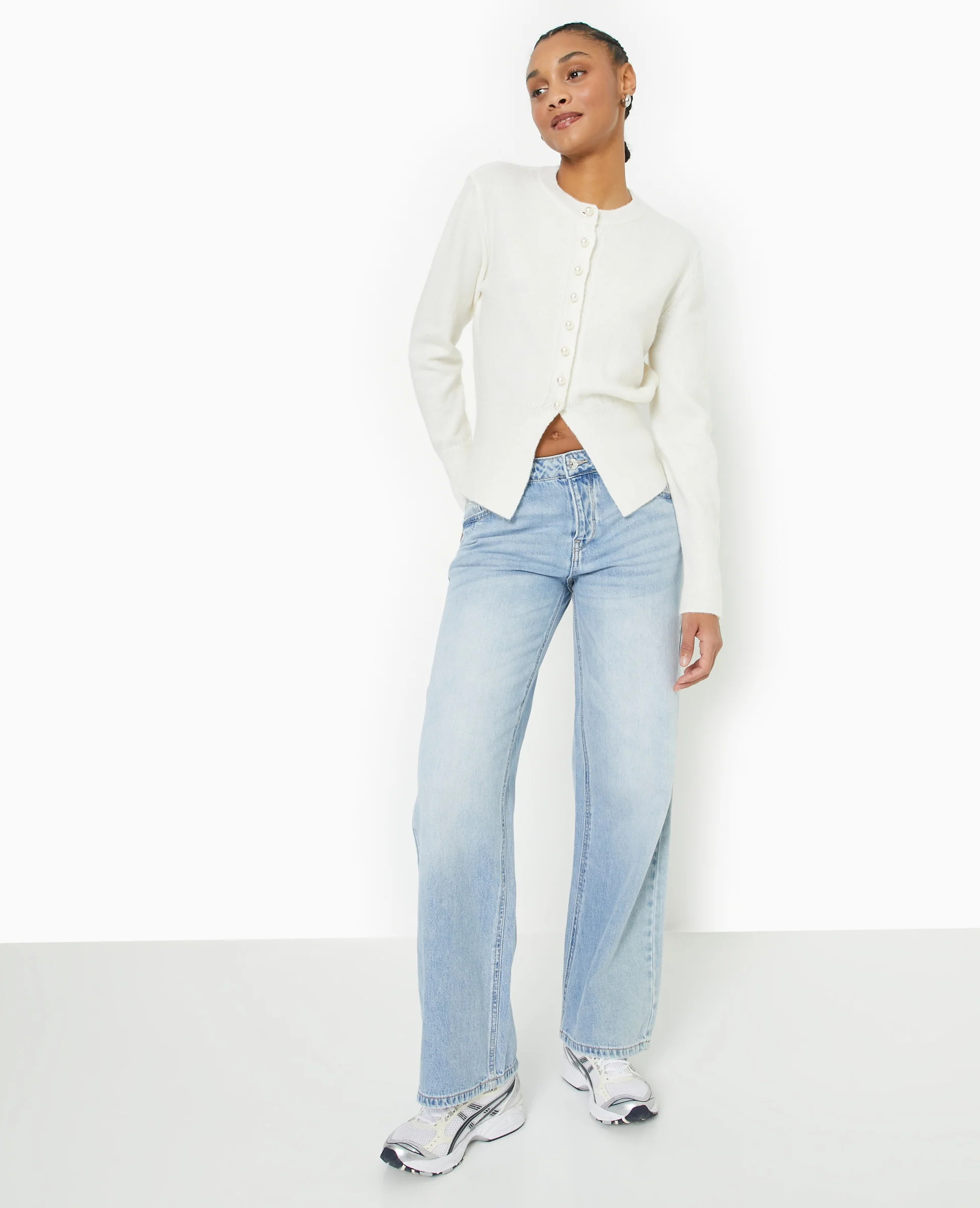 Gilet cintré avec boutons perles