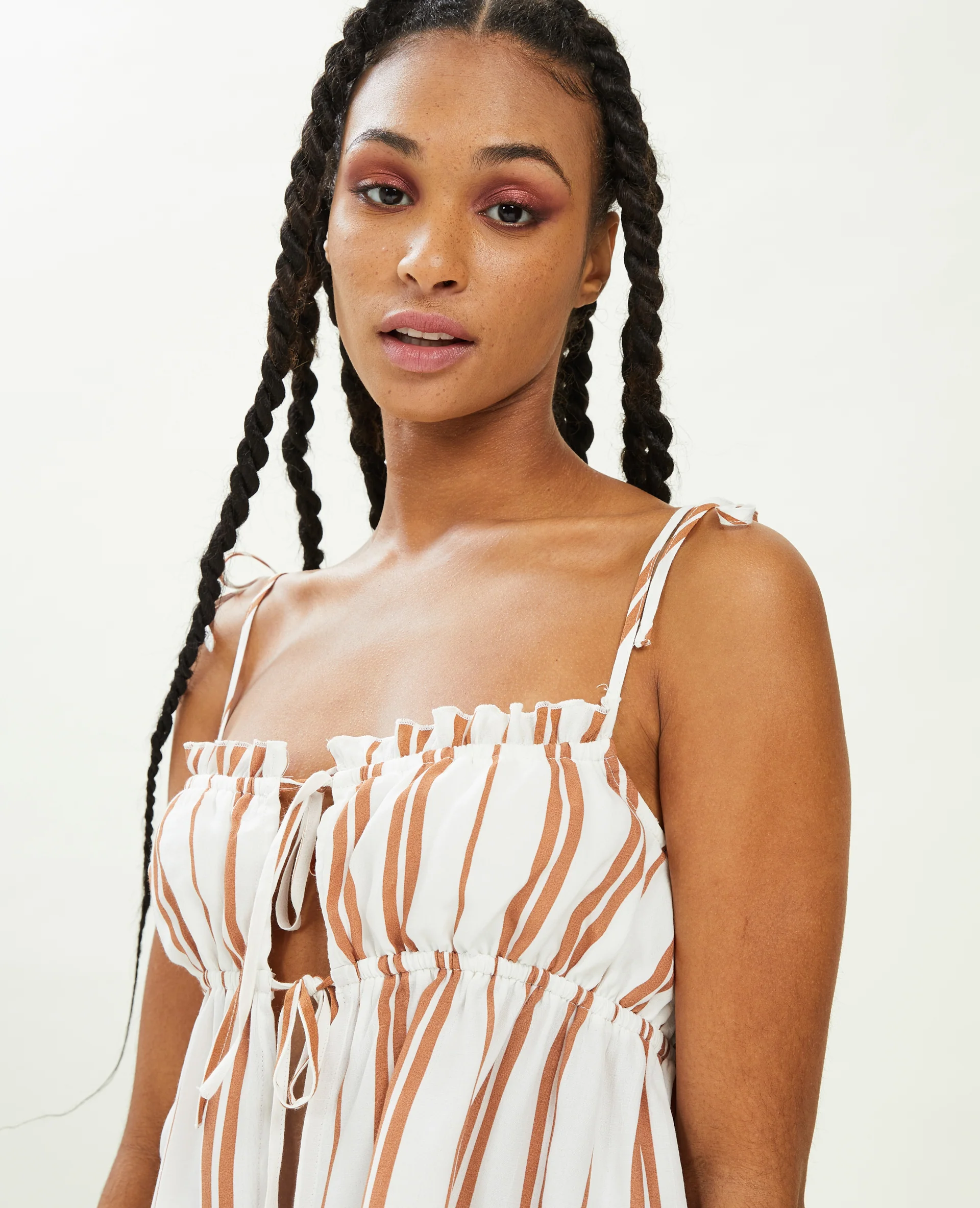 Top court à rayures avec volants