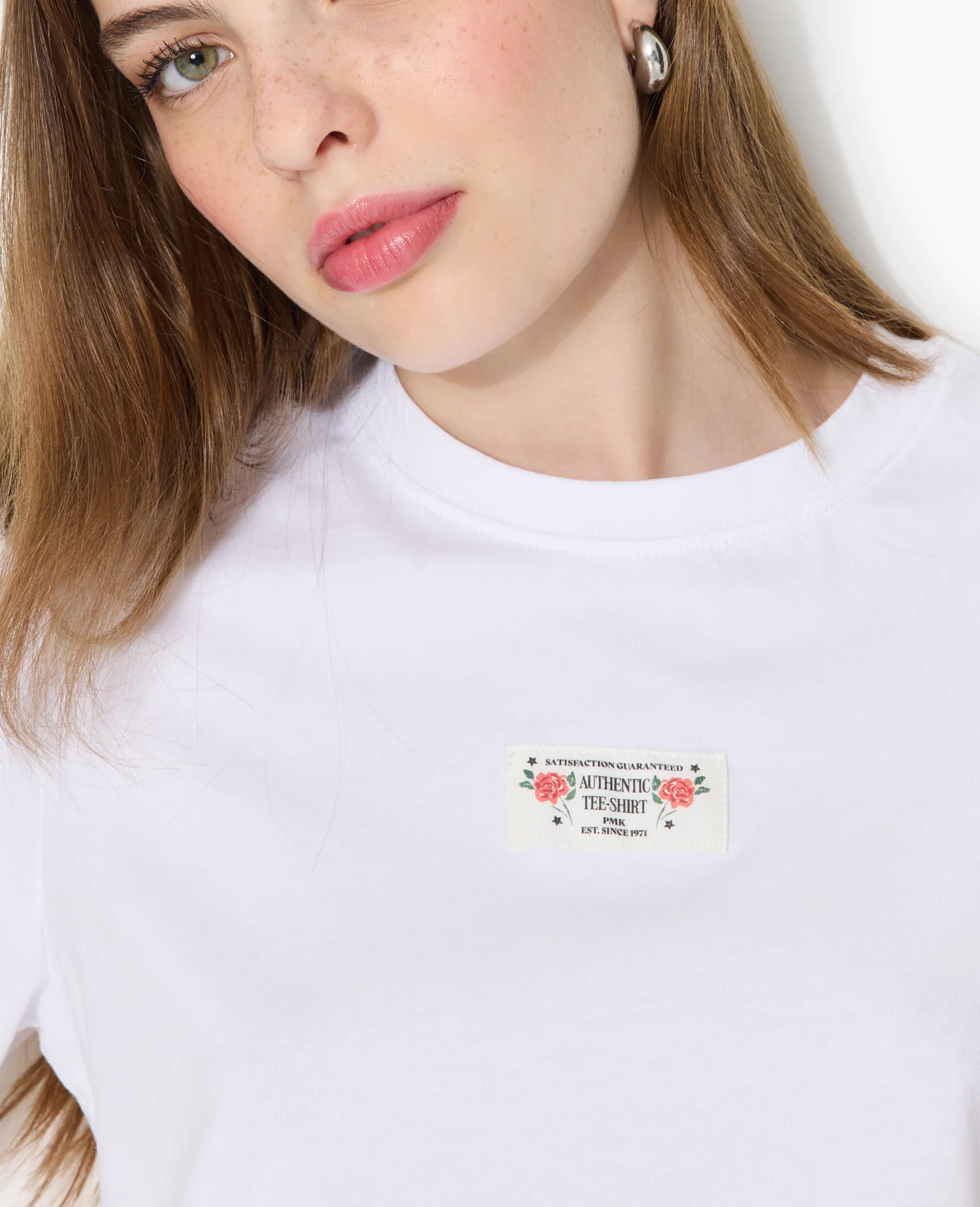 T-shirt avec étiquette cousue devant