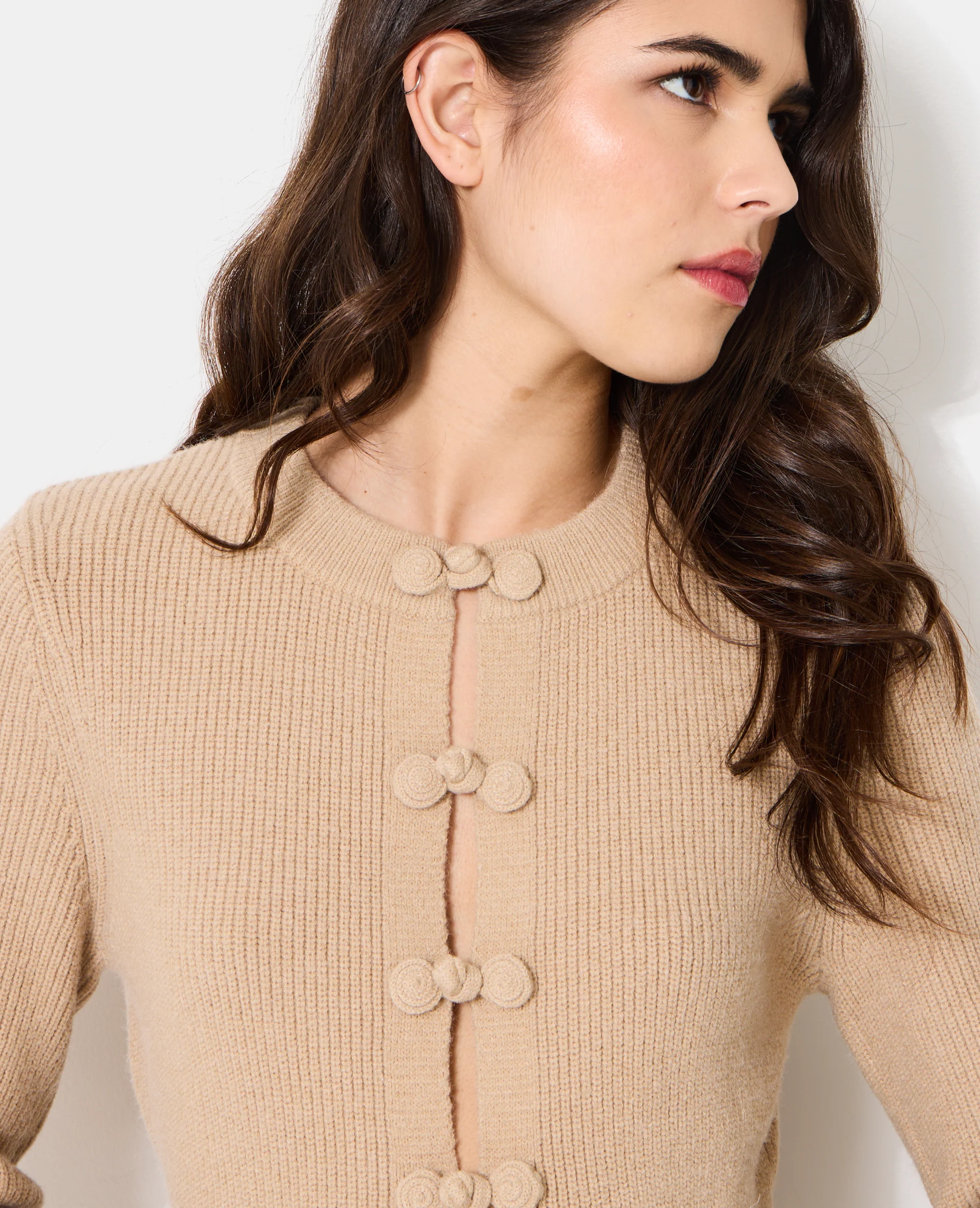 Gilet peplum avec boutons brandebourg