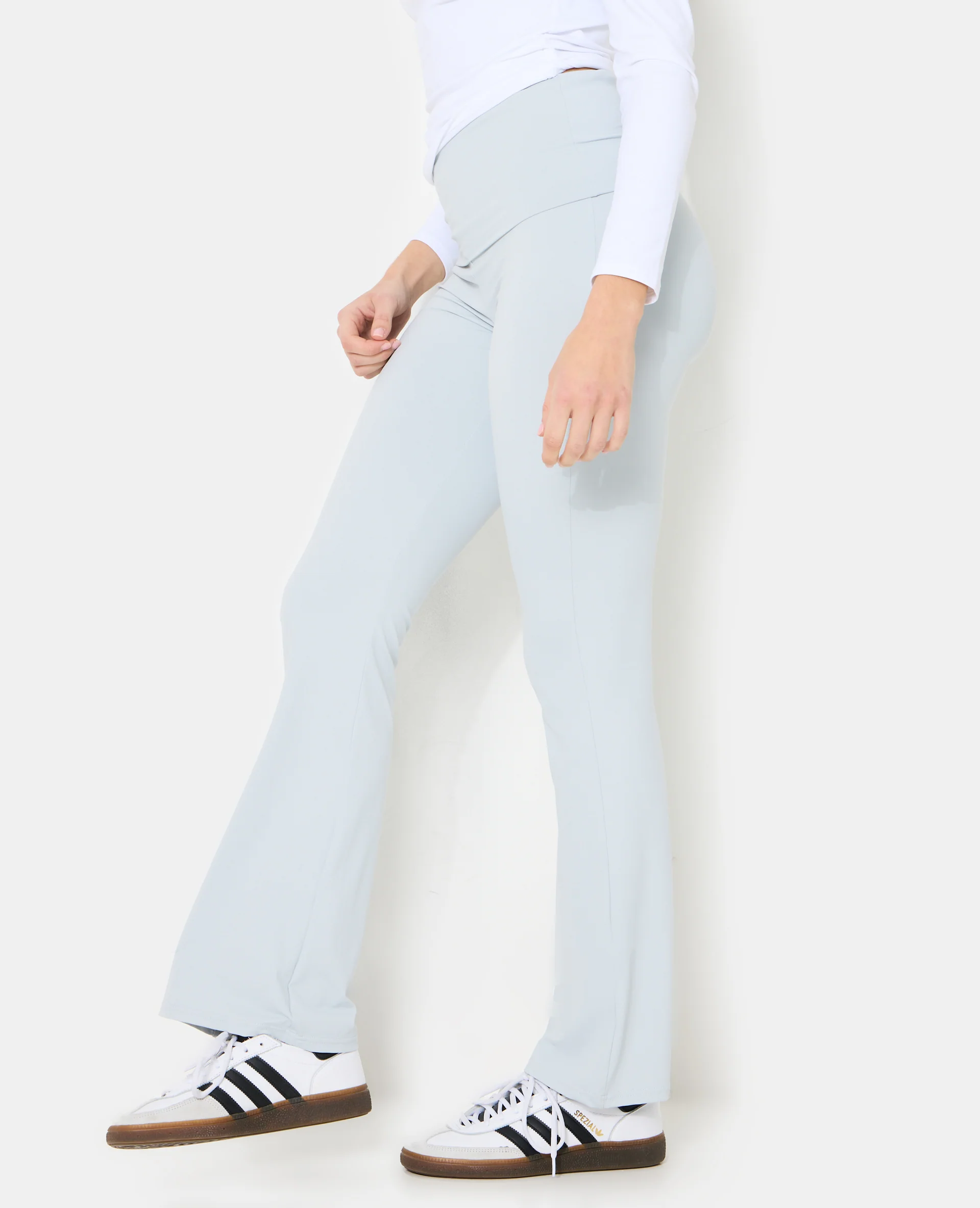 Pantalon flare en matière sculptante