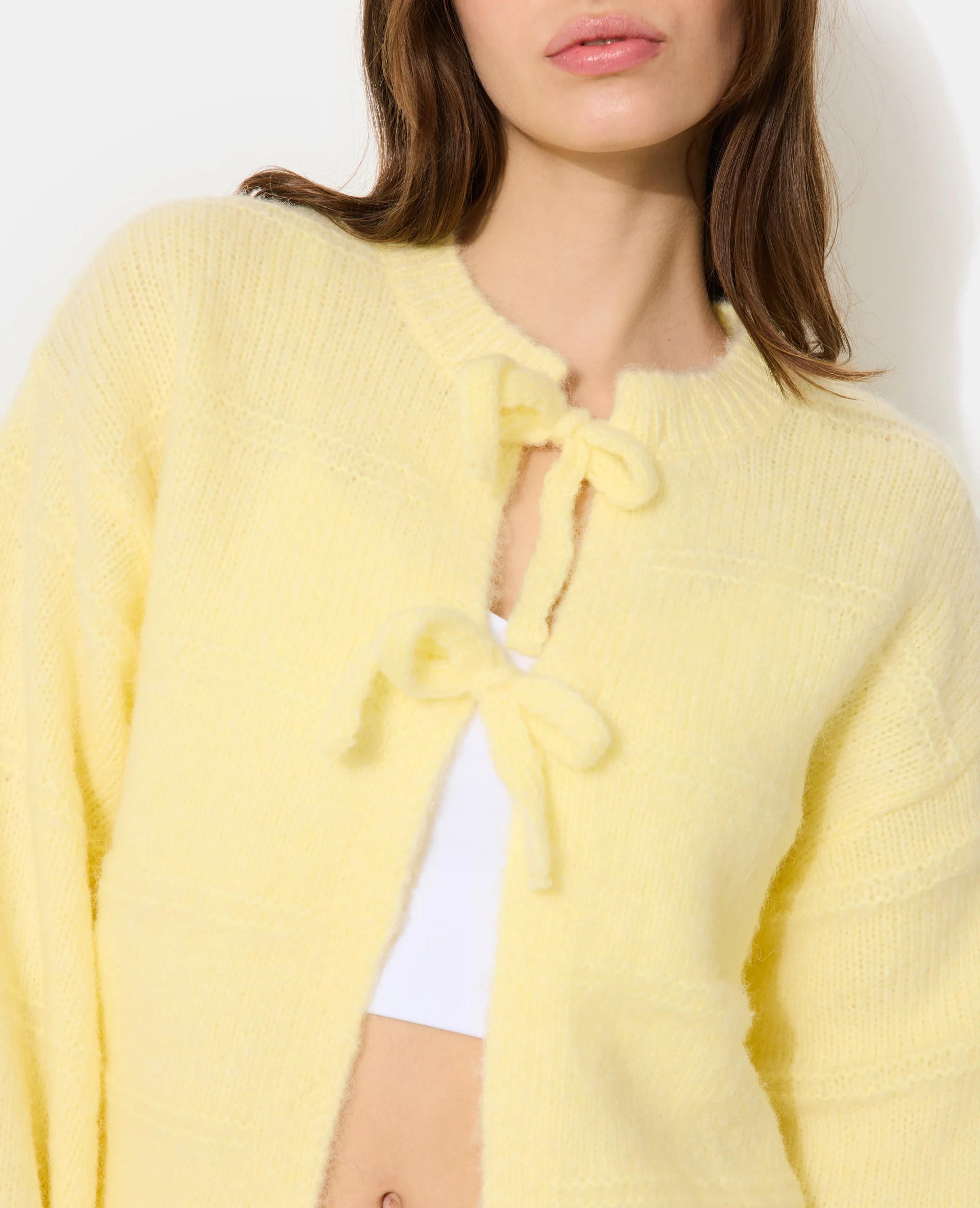 Gilet en maille fantaisie avec nouettes et volants