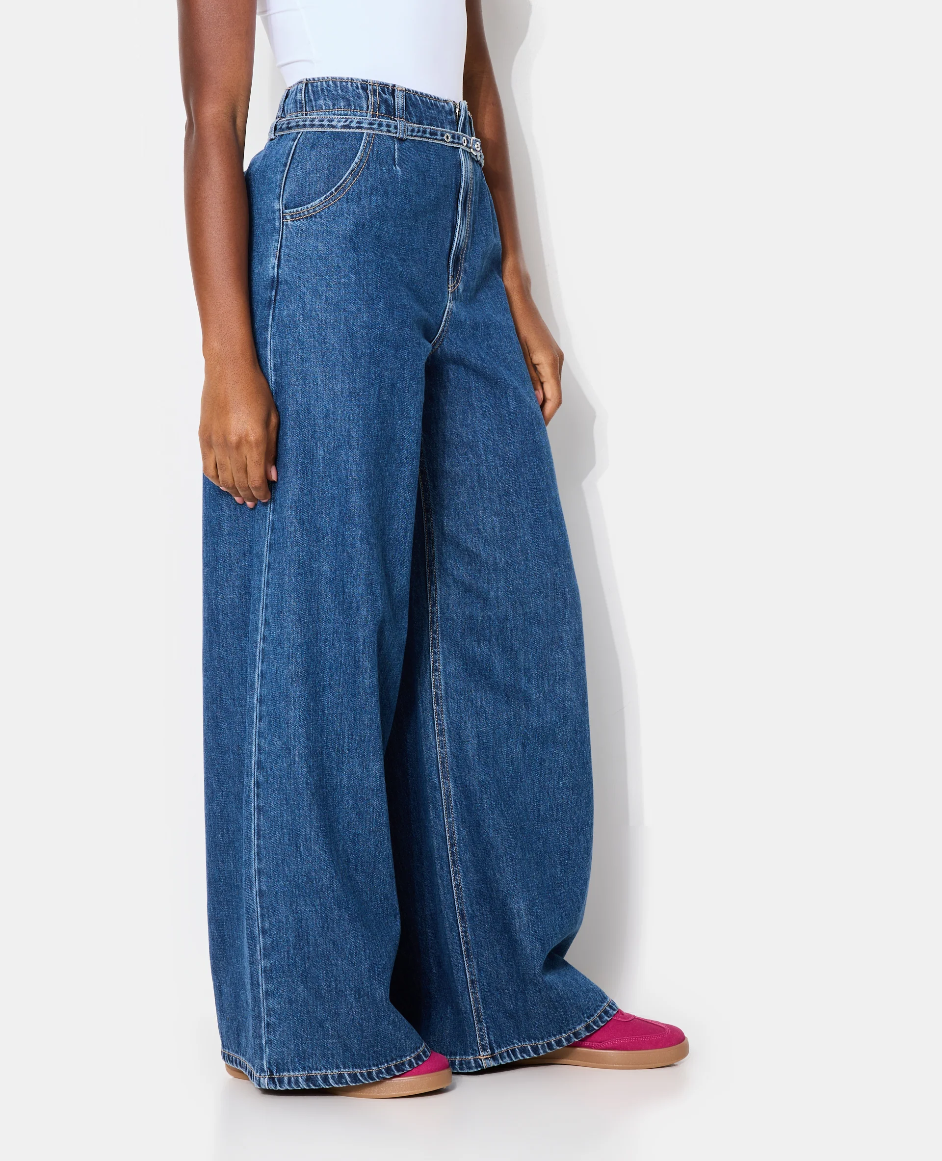 Jean wide avec ceinture fine