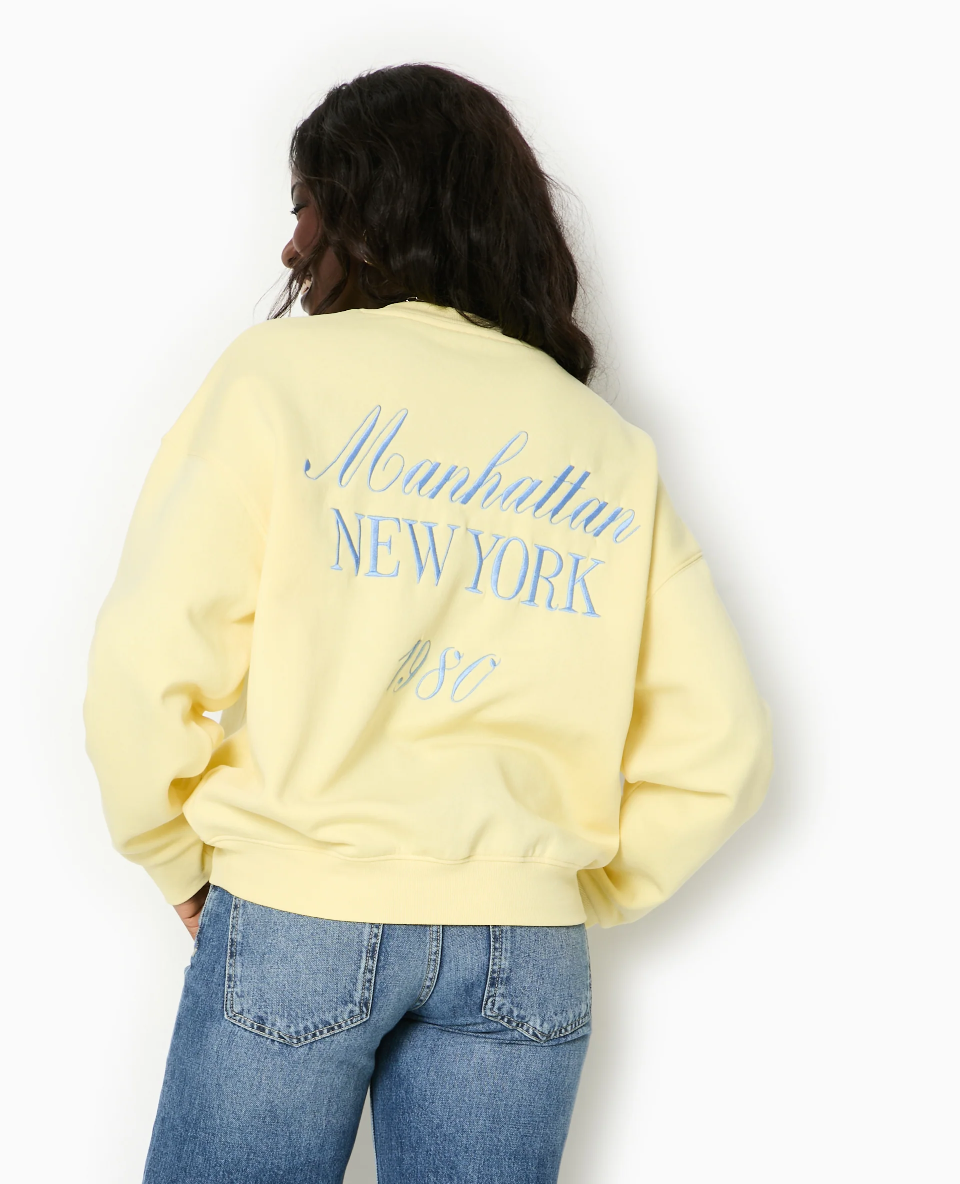 Sweat oversize avec broderies devant et dos
