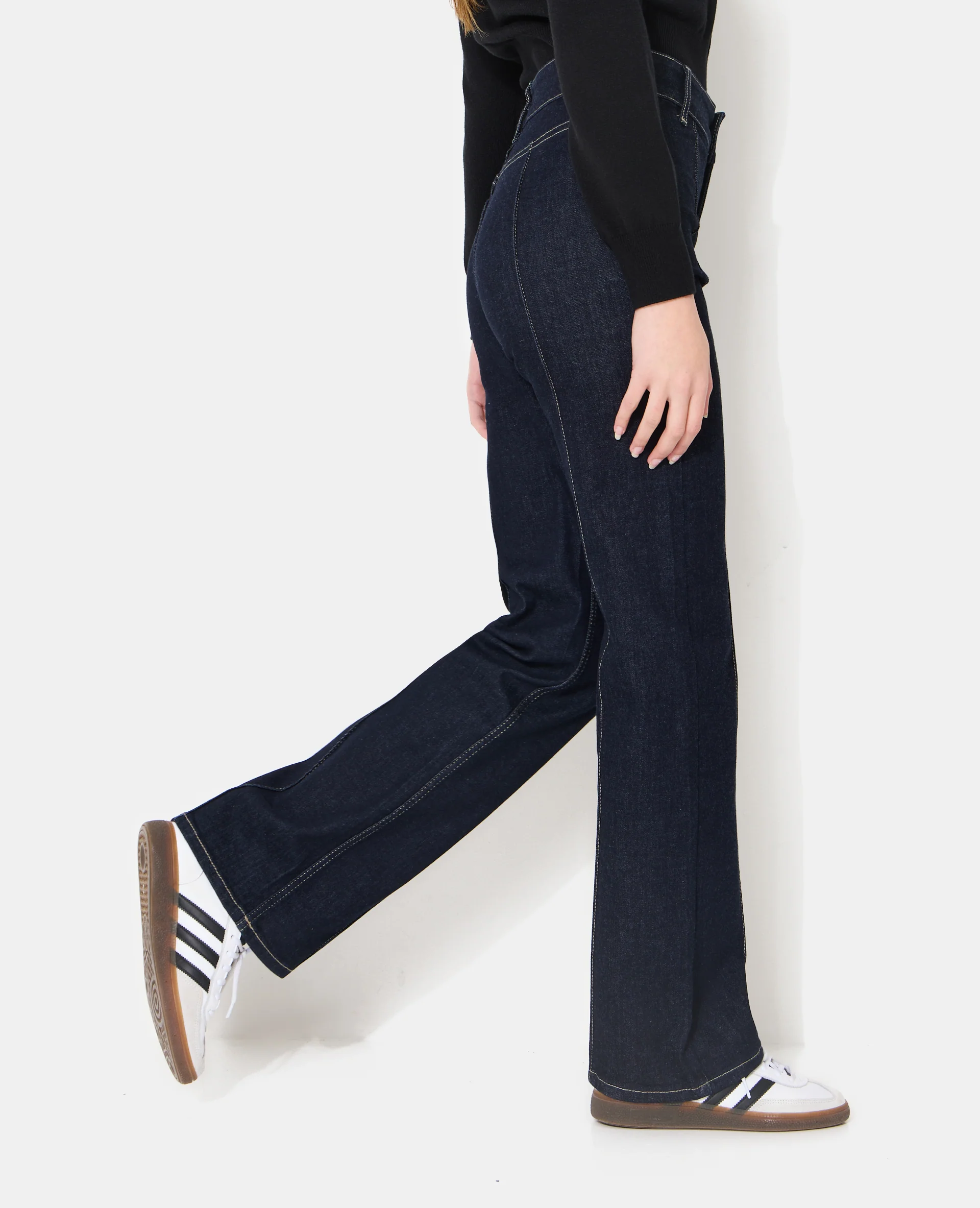 Jean straight taille haute avec détails coutures