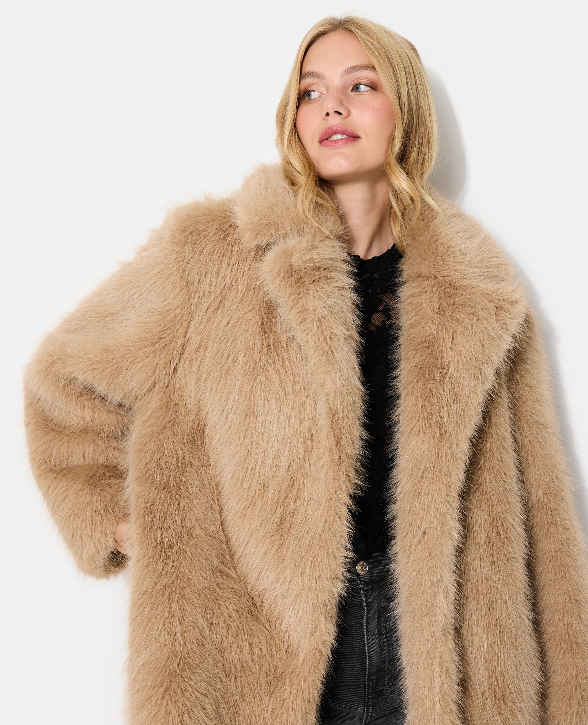 Manteau en fourrure avec col