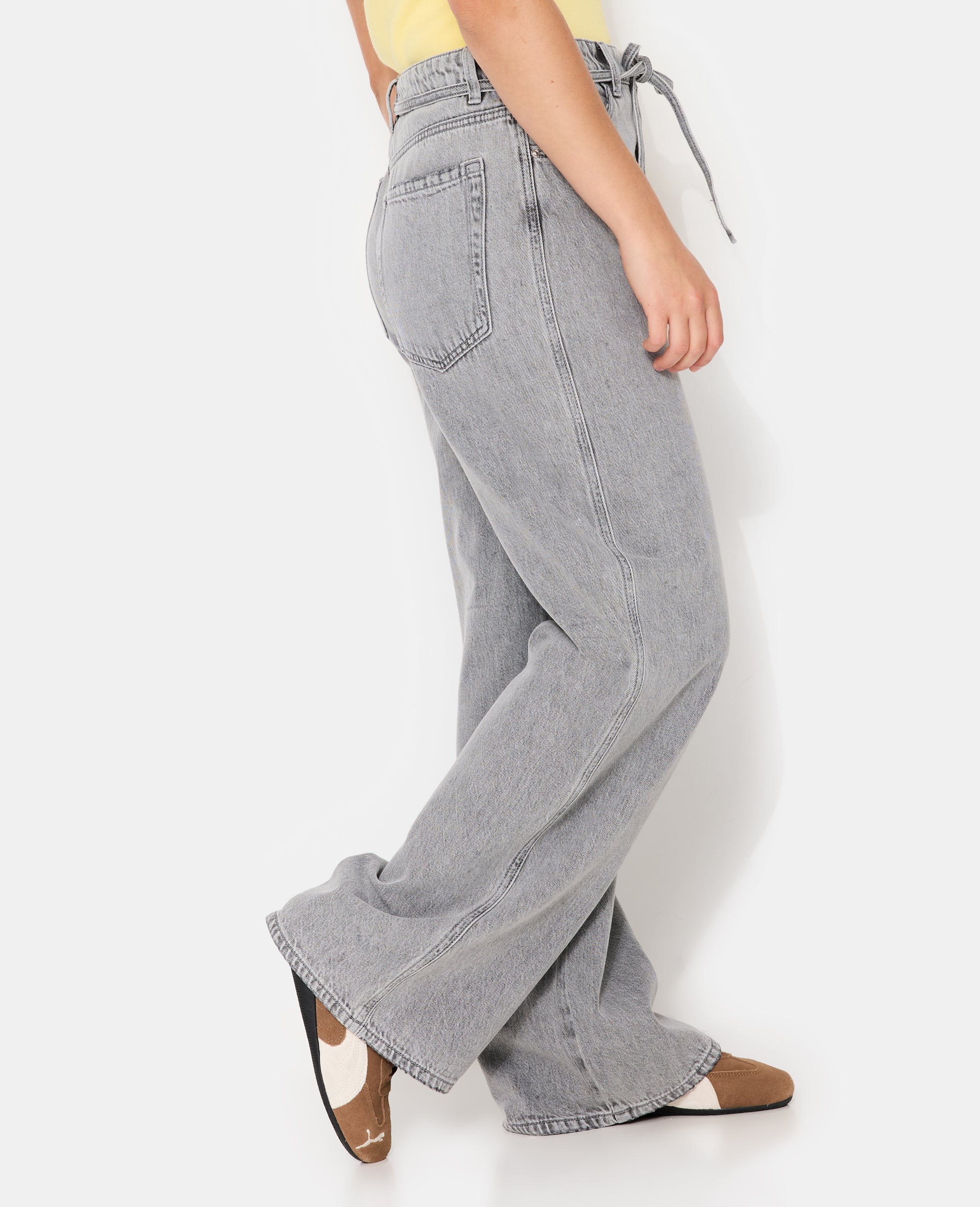 Jean baggy taille basse avec ceinture à nouer