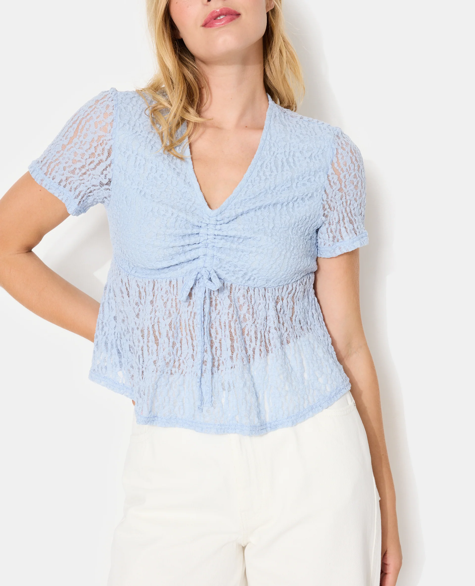 Top en dentelle avec col V et lien coulissé