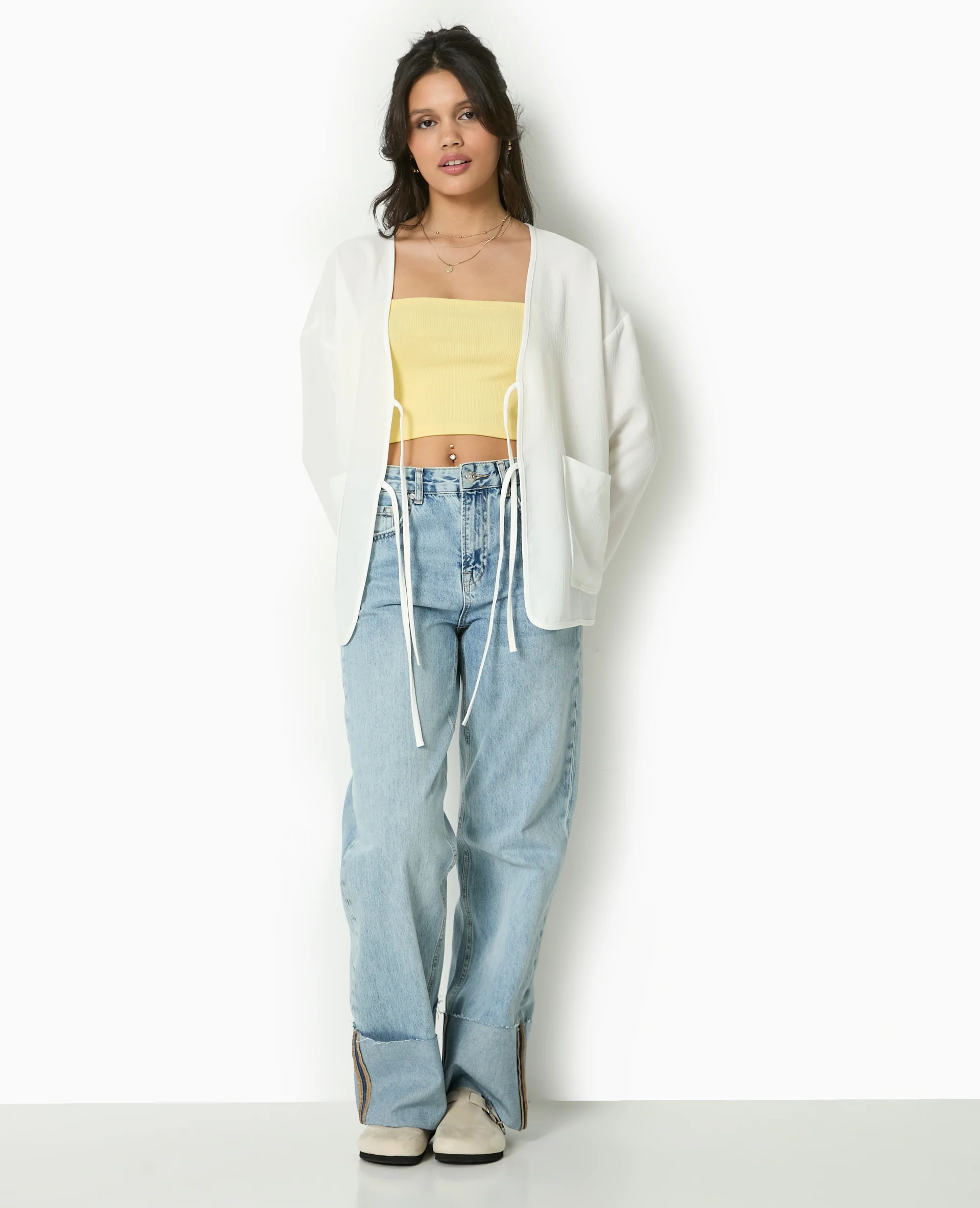 Veste légère et droite avec nouettes