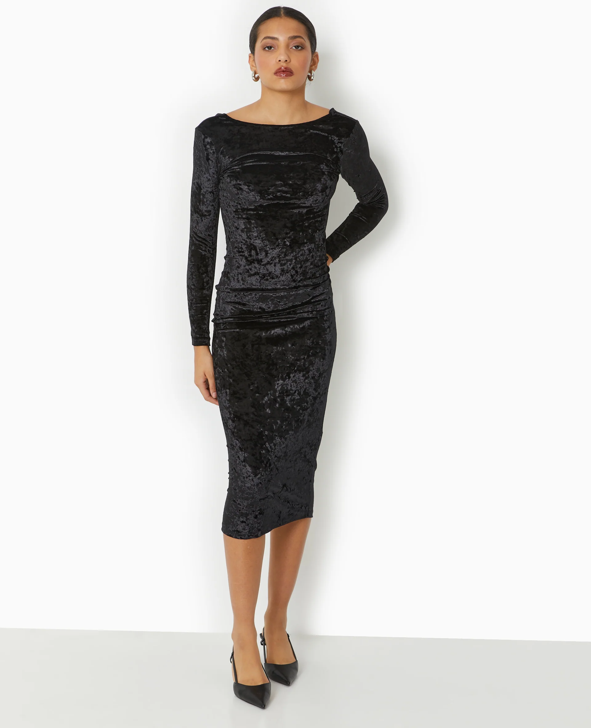 Robe longue en velours avec encolure carrée dos