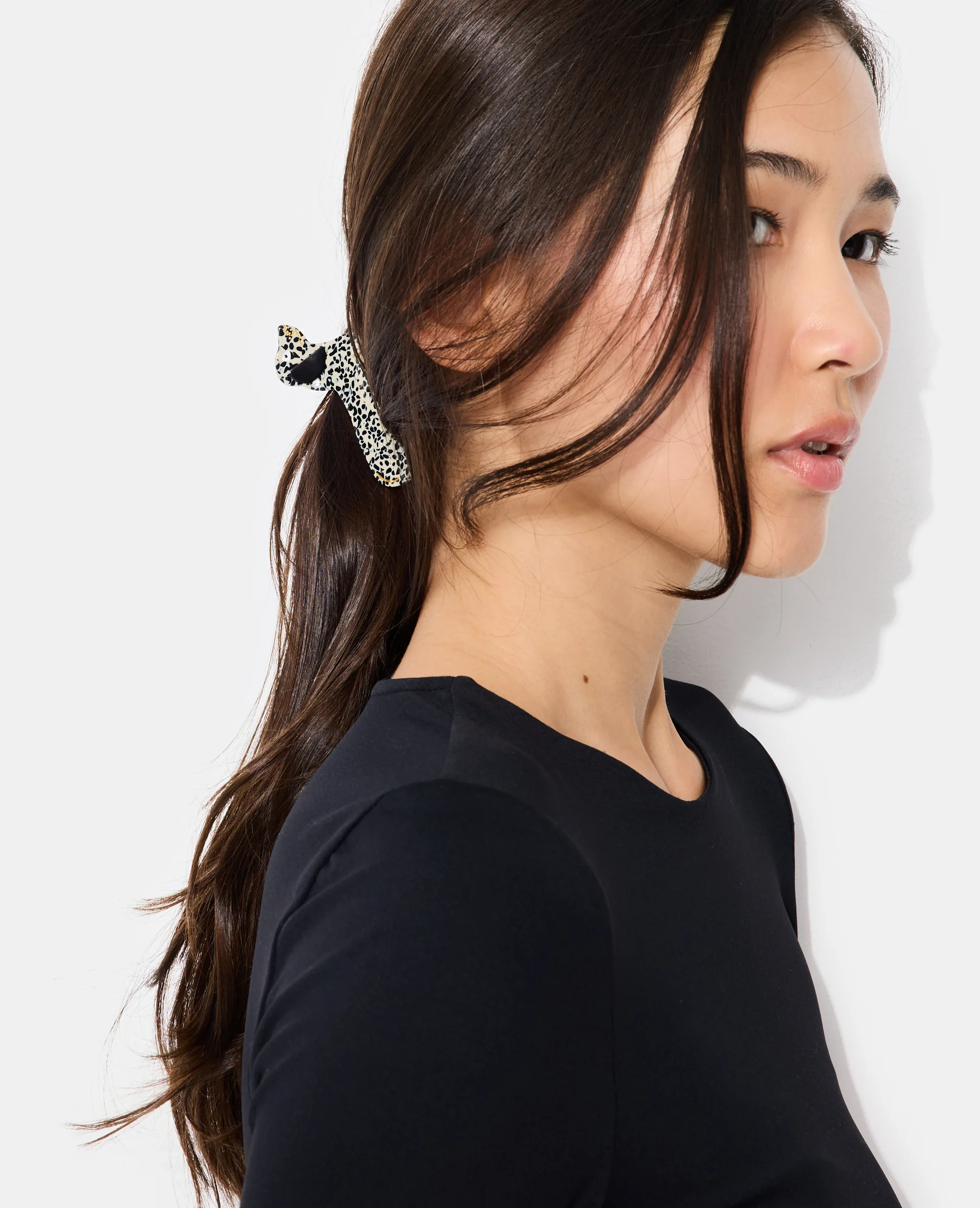 Pince crocodile en forme de chien à tâches