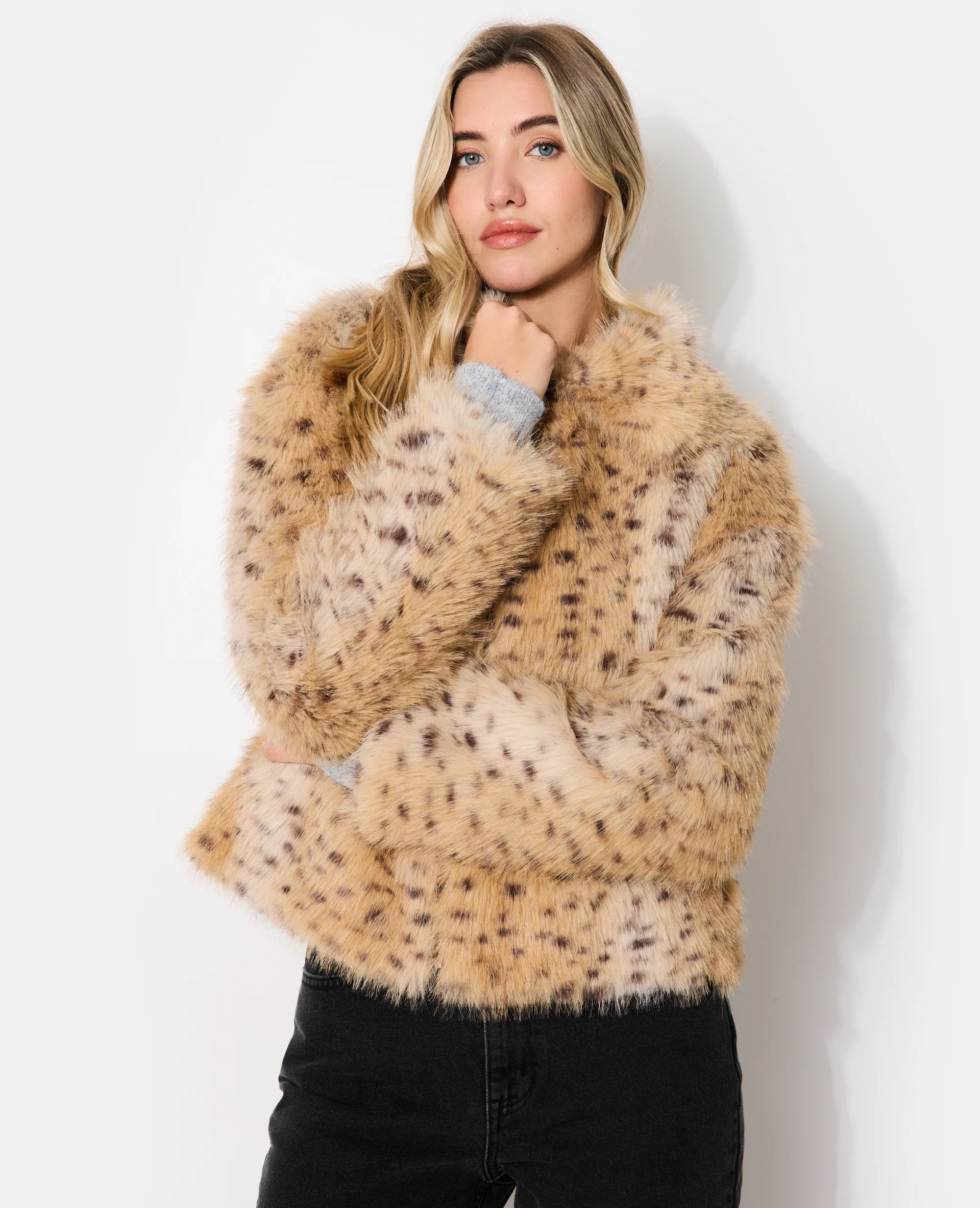 Blouson en fourrure esprit guépard avec col