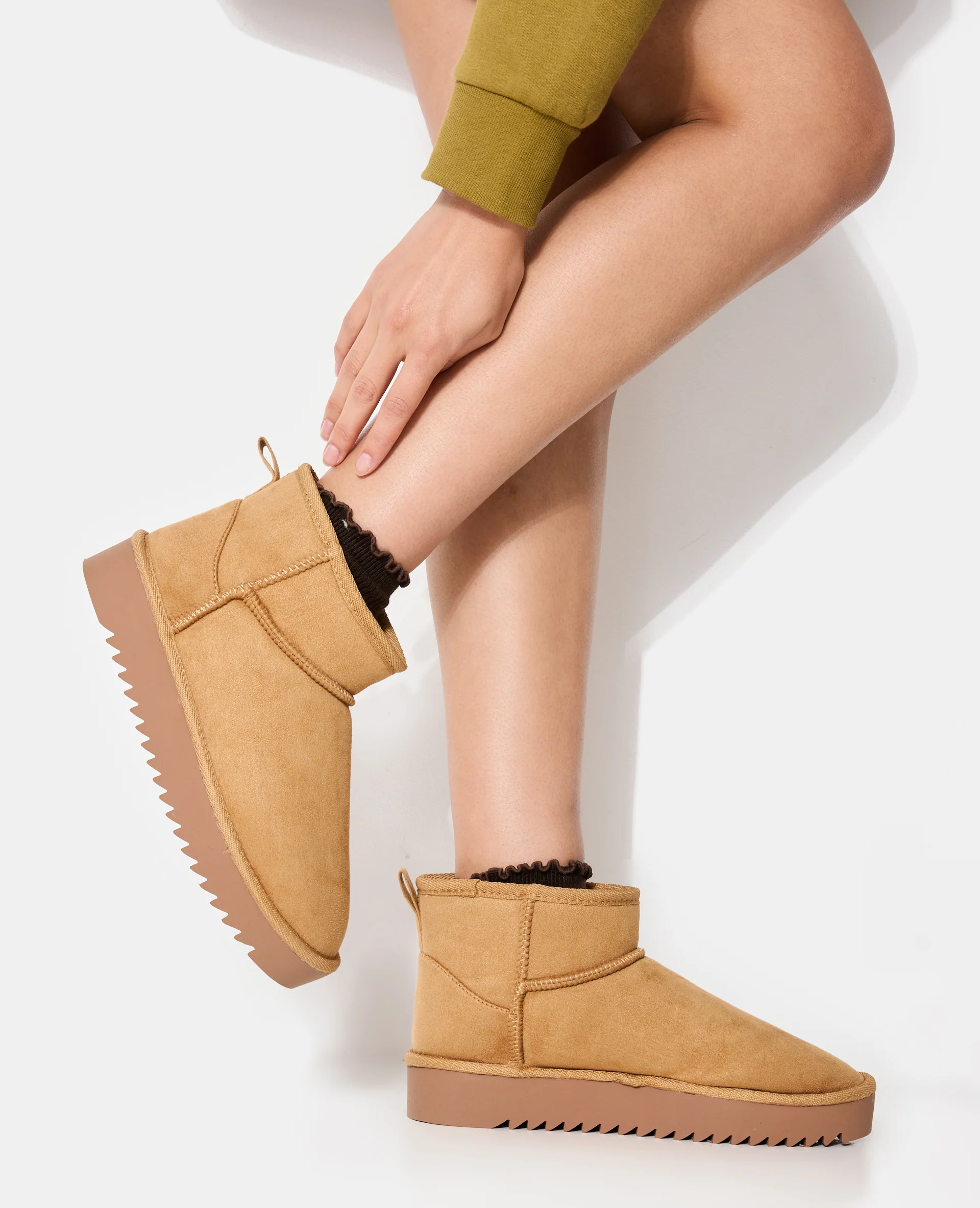 Bottes courtes fourrées en suédine