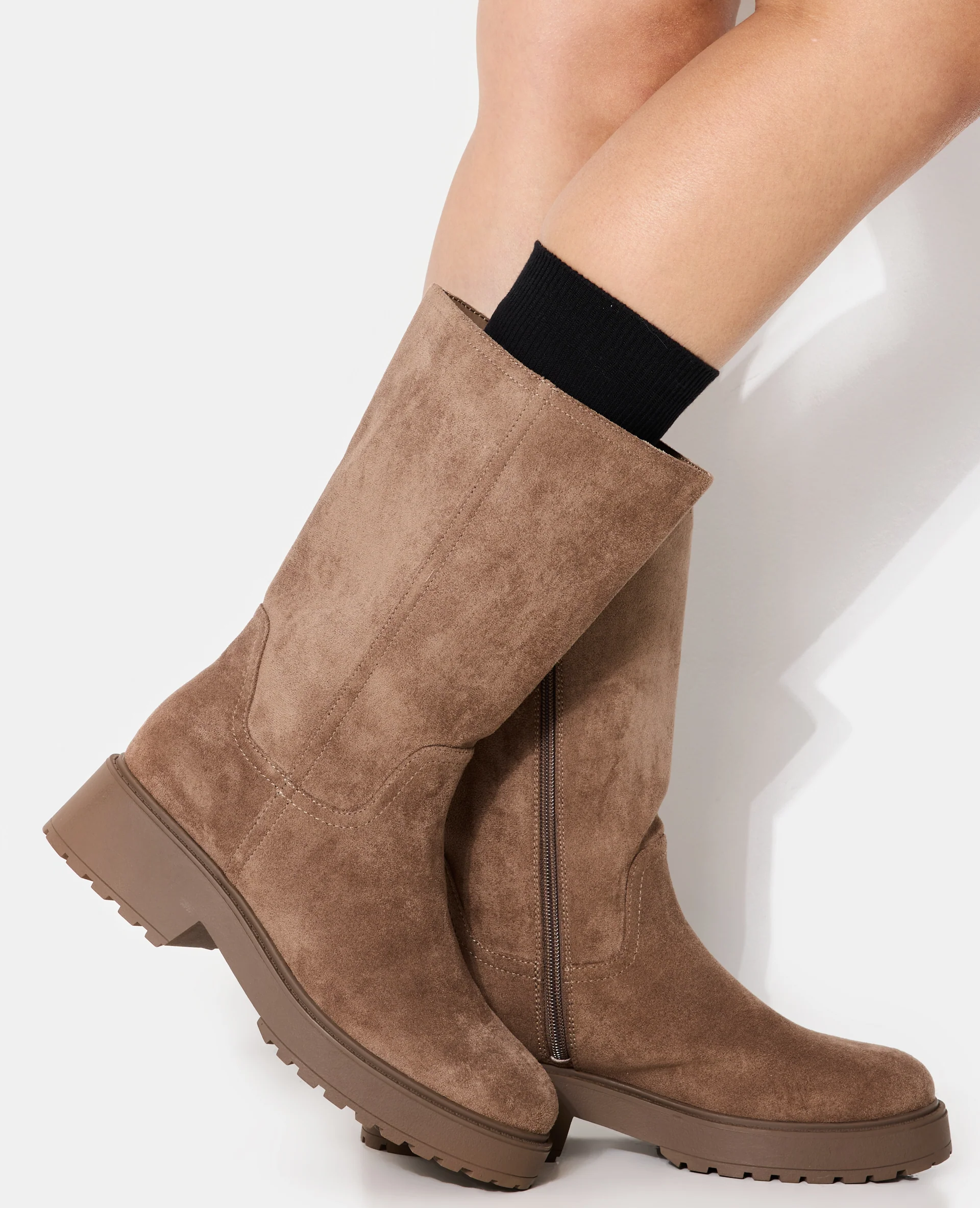 Bottes mi-hautes en suédine avec semelles crantées