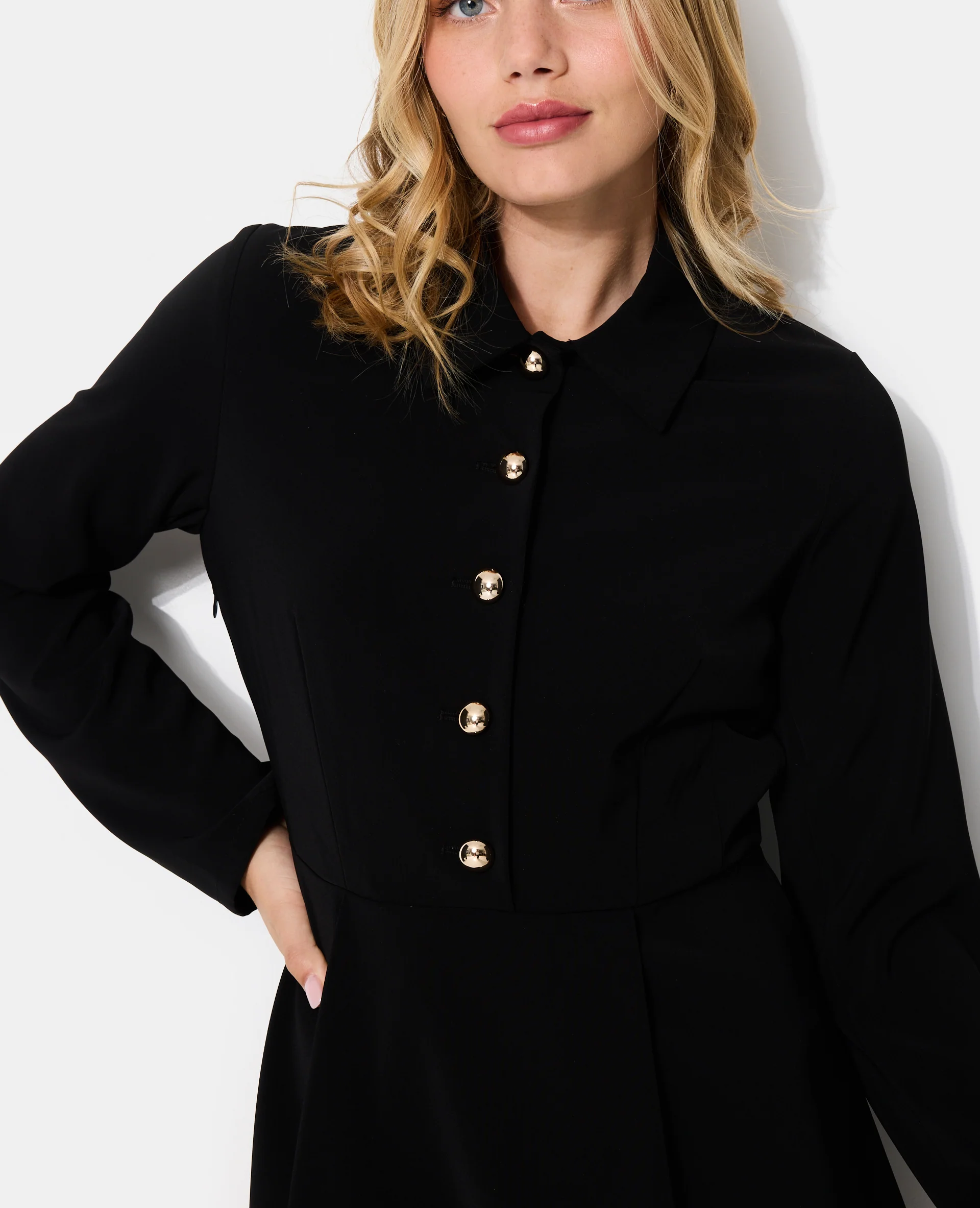 Robe courte patineuse city avec boutons