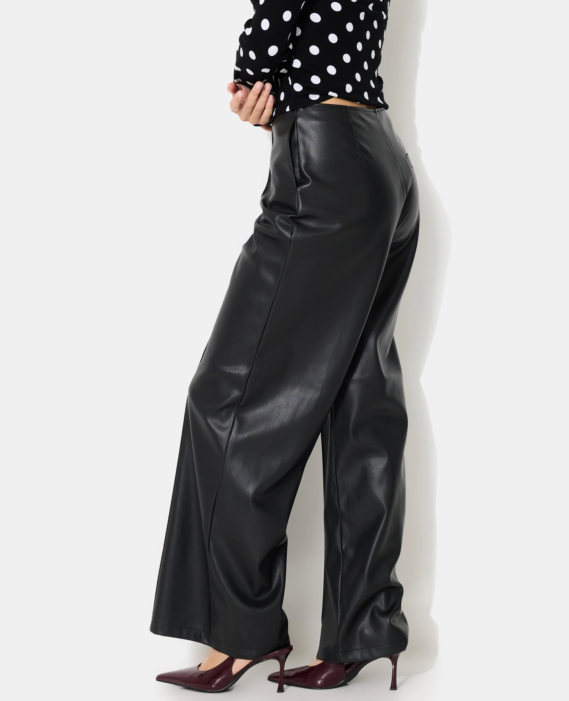 Pantalon droit en simili avec sur piqûres