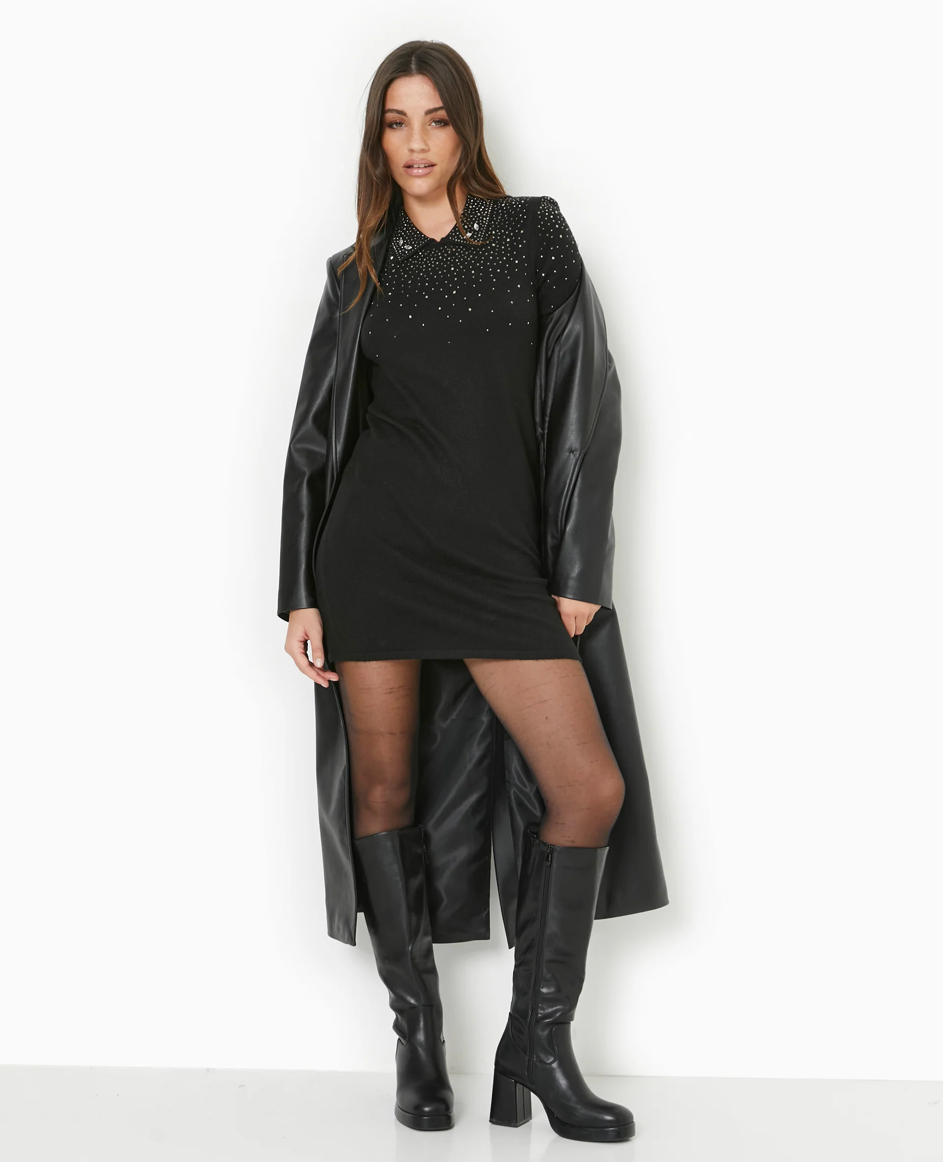 Robe courte en maille fine avec brillants