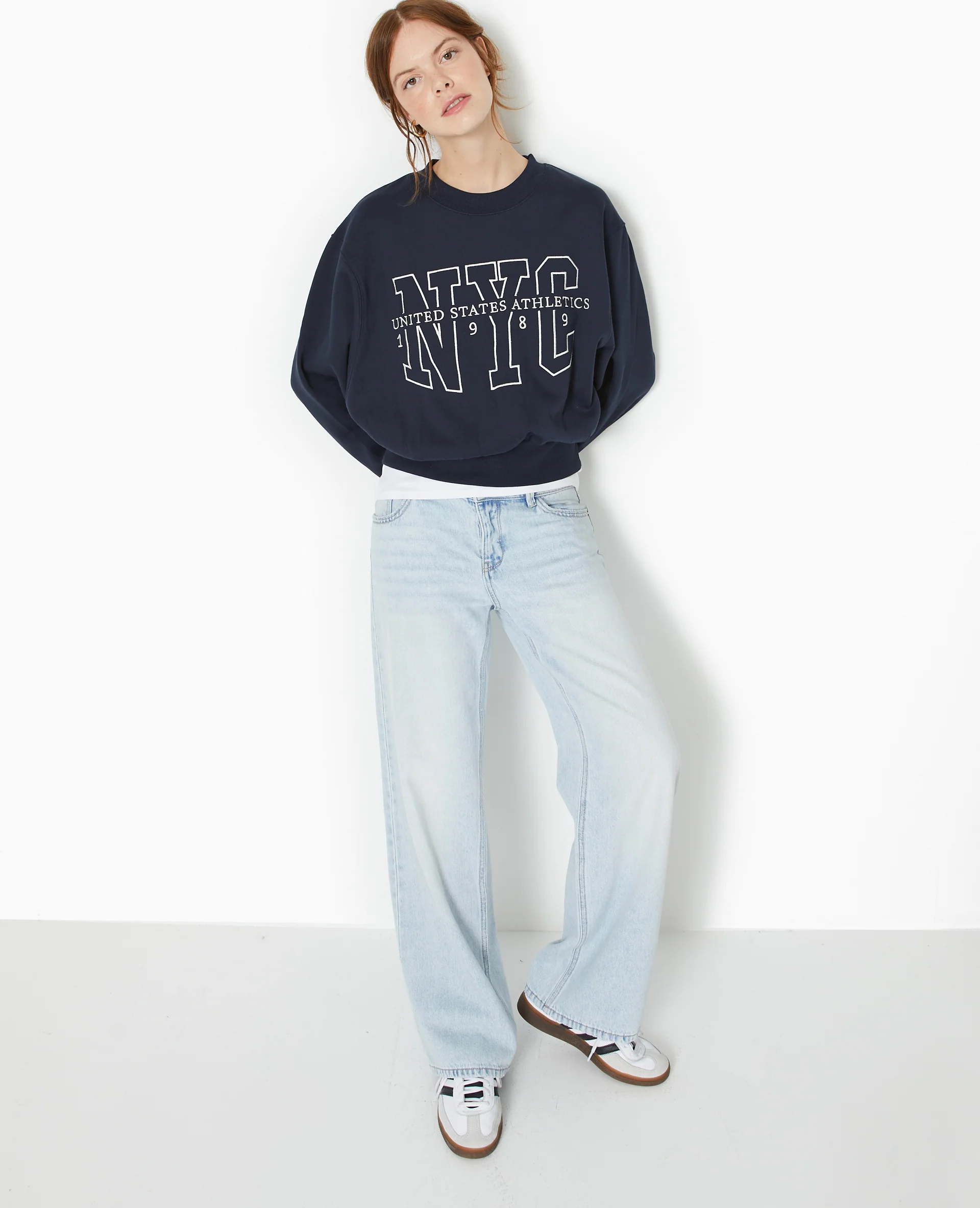 Sweat large brodé manches chauve-souris