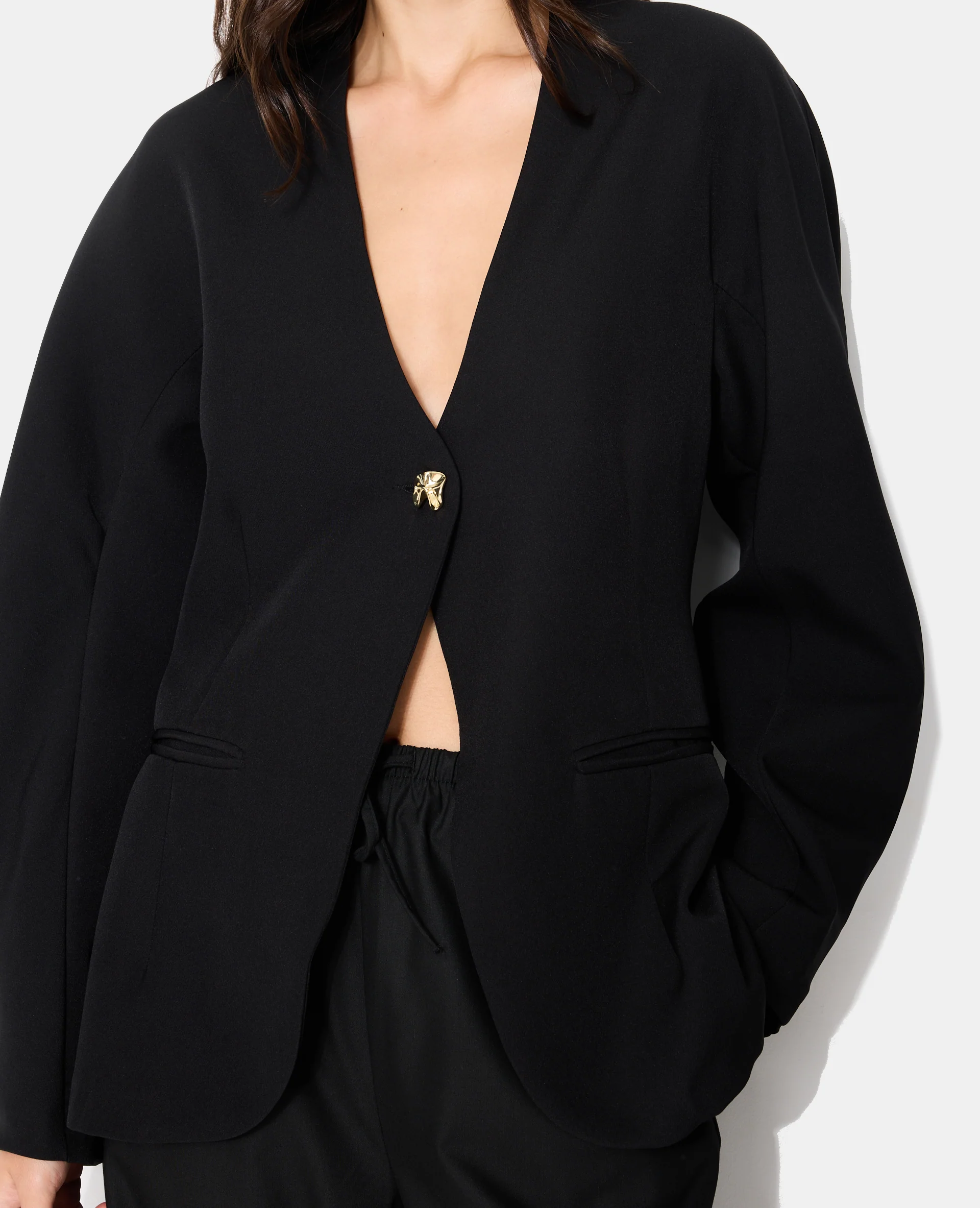 Veste blazer cintrée avec manches bouffantes