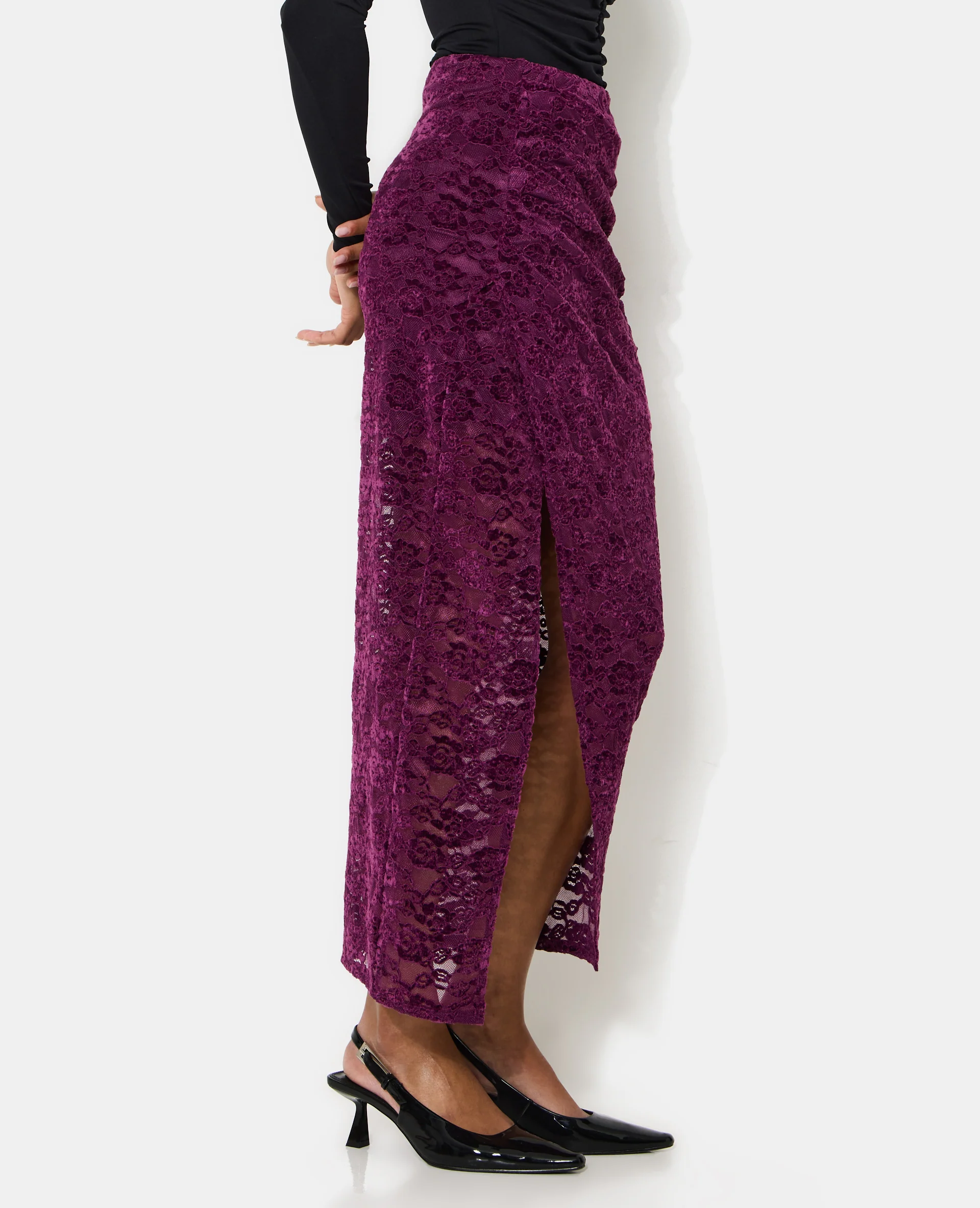 Jupe longue en résille avec fleurs velours