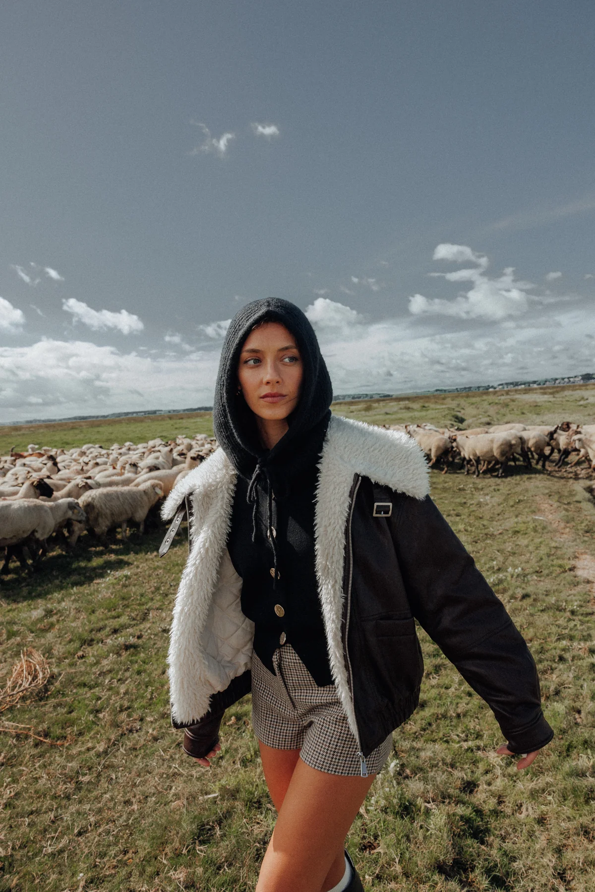 Blouson en simili avec grand col fourrure