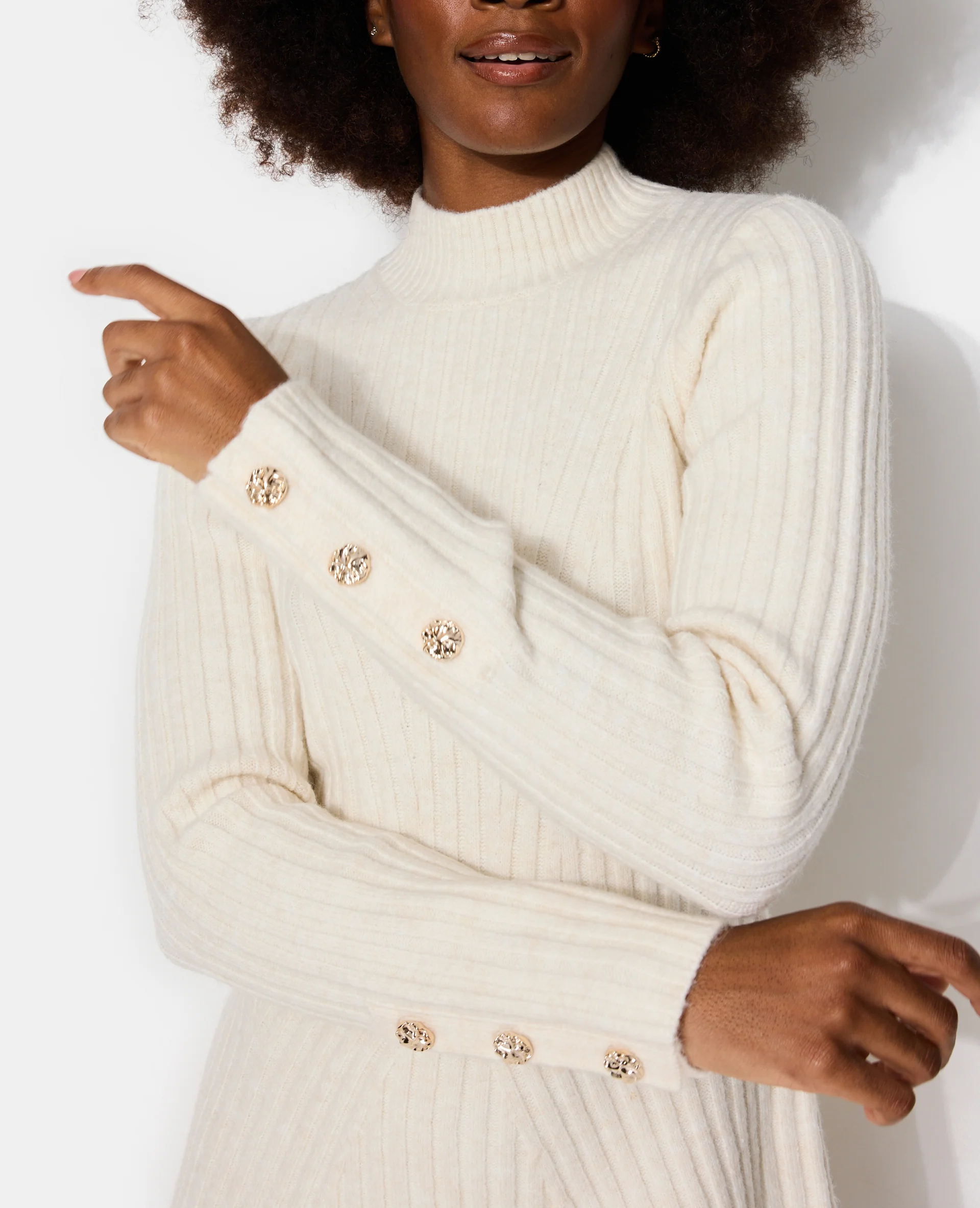 Robe pull patineuse avec boutons aux manches