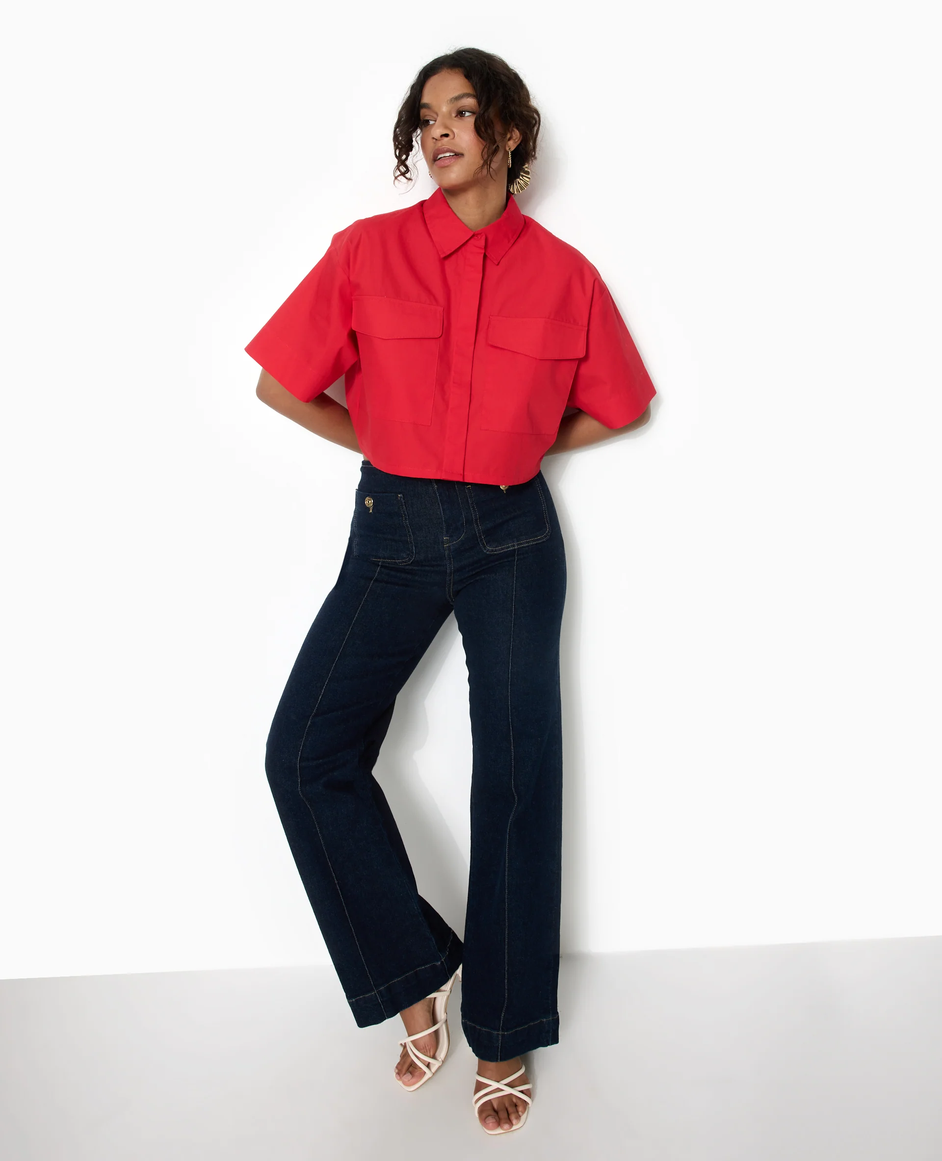 Chemise courte avec manches courtes et poches