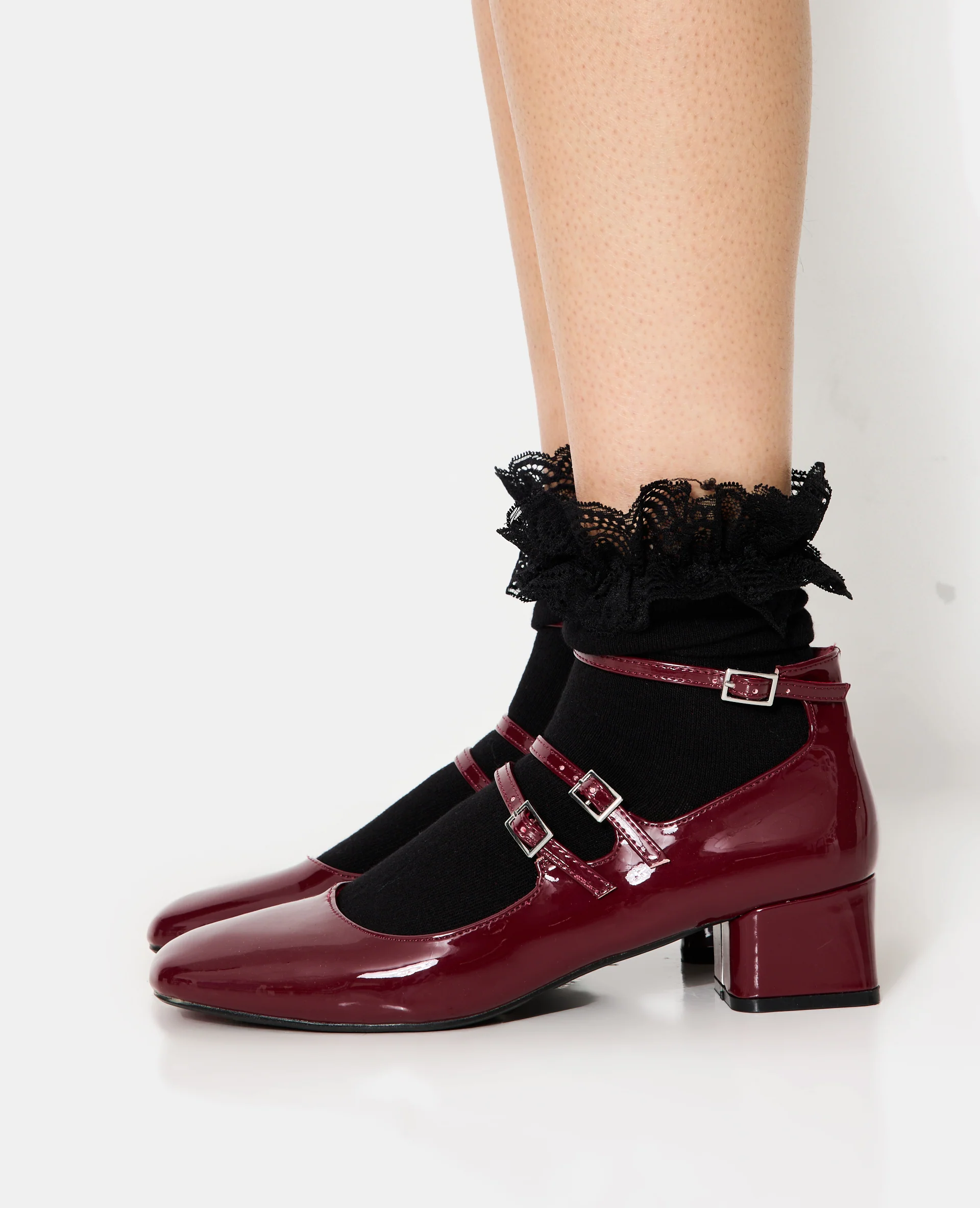 Paire de chaussettes avec dentelle