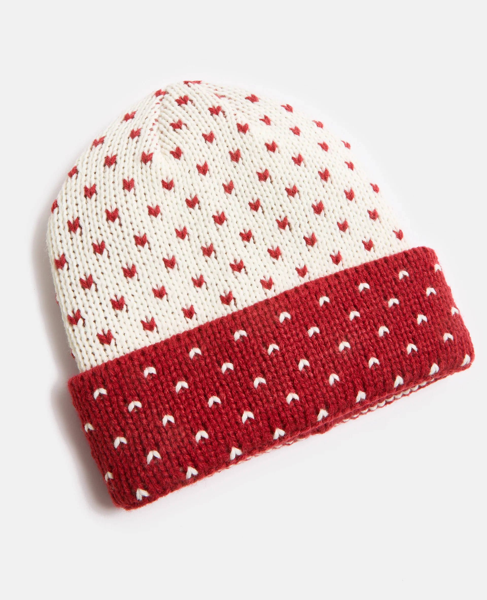 Bonnet en tricot avec cœurs