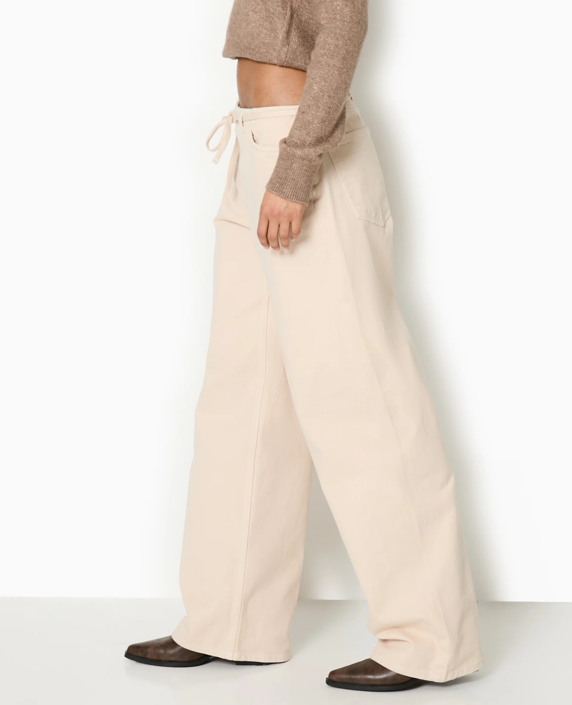 Jean droit taille basse avec ceinture à nouer